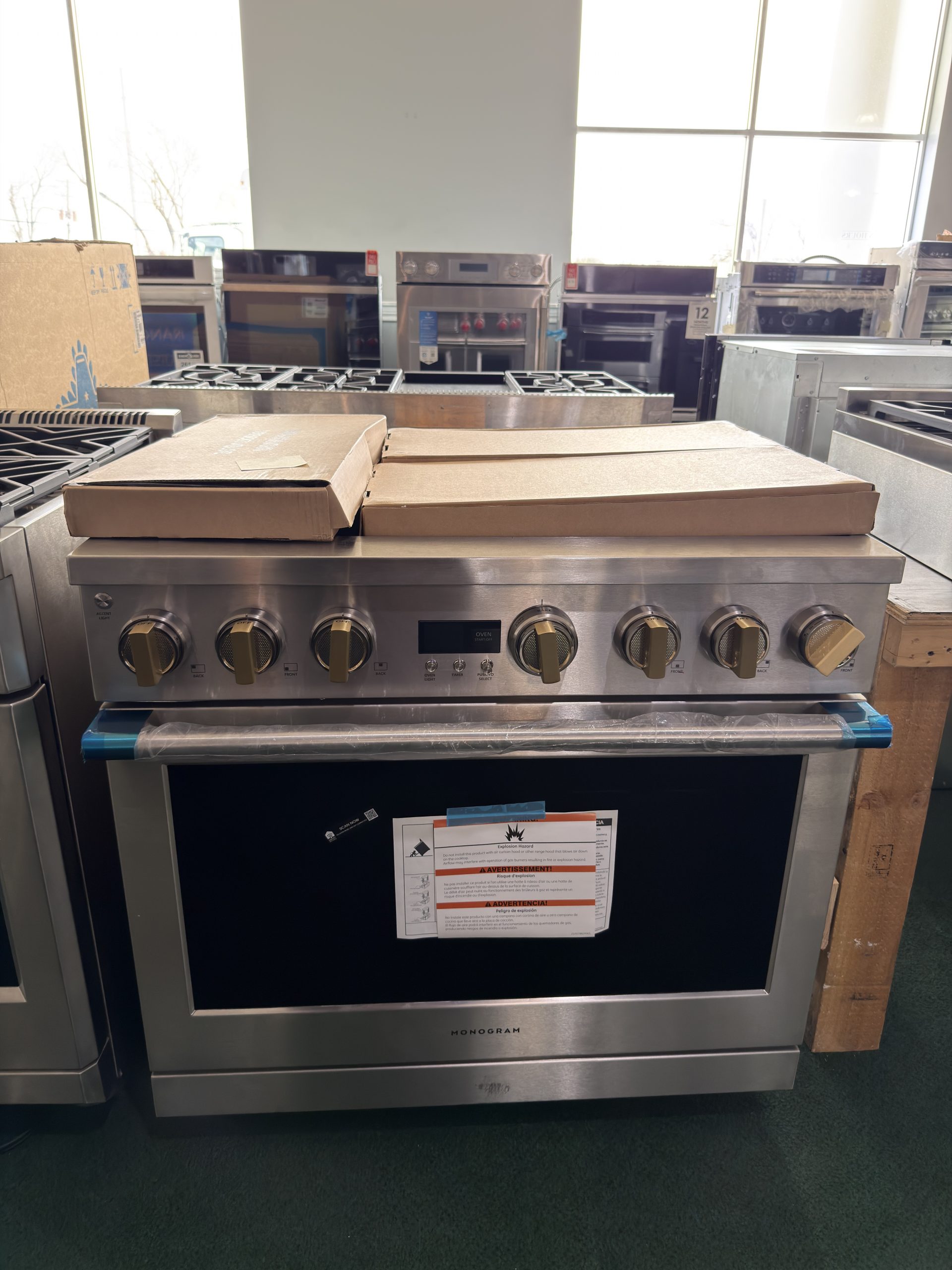 Monogram 36" All Gas Professional Range with 6 Burners in Stainless Steel