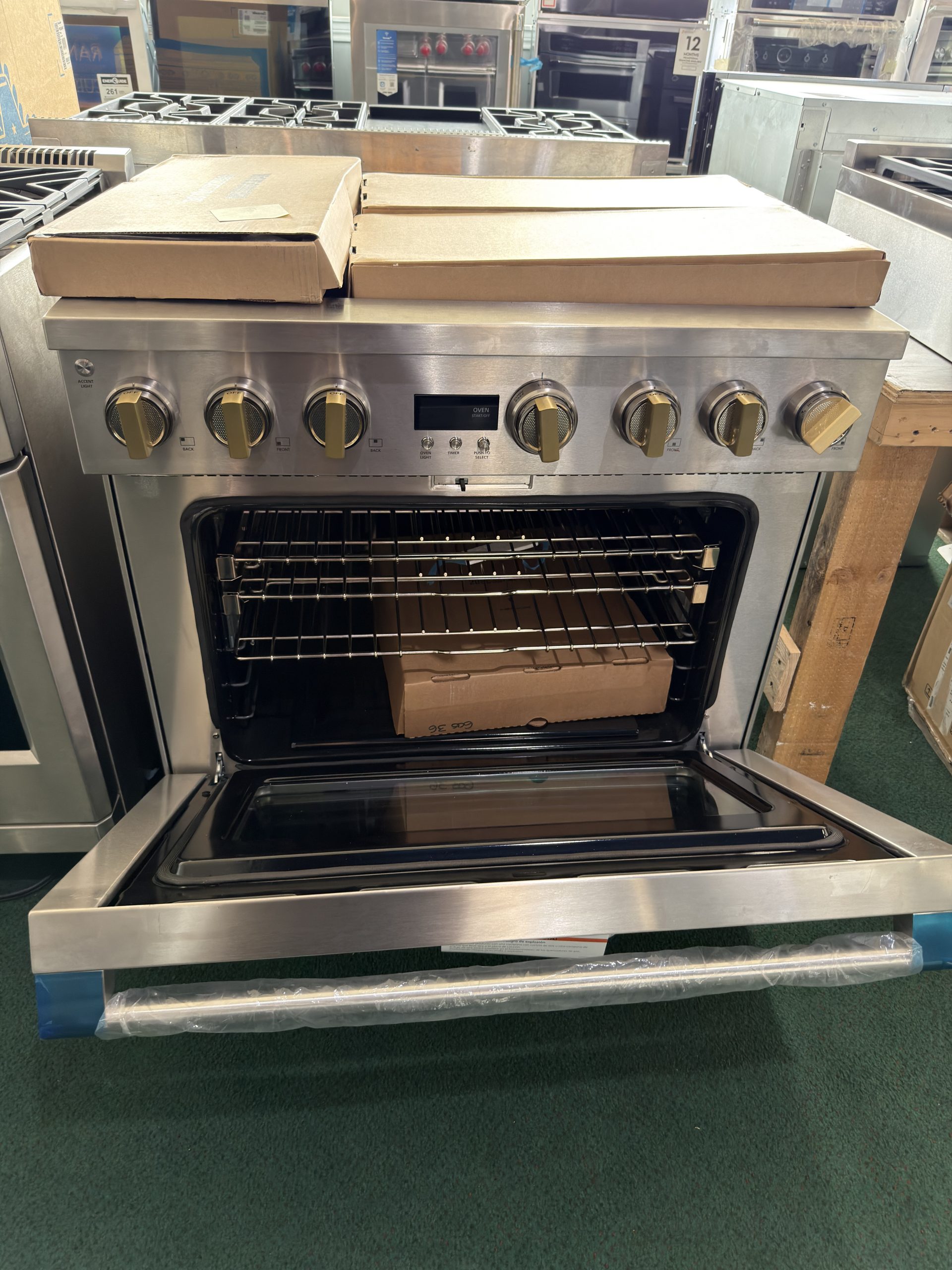 Monogram 36" All Gas Professional Range with 6 Burners in Stainless Steel - Image 3