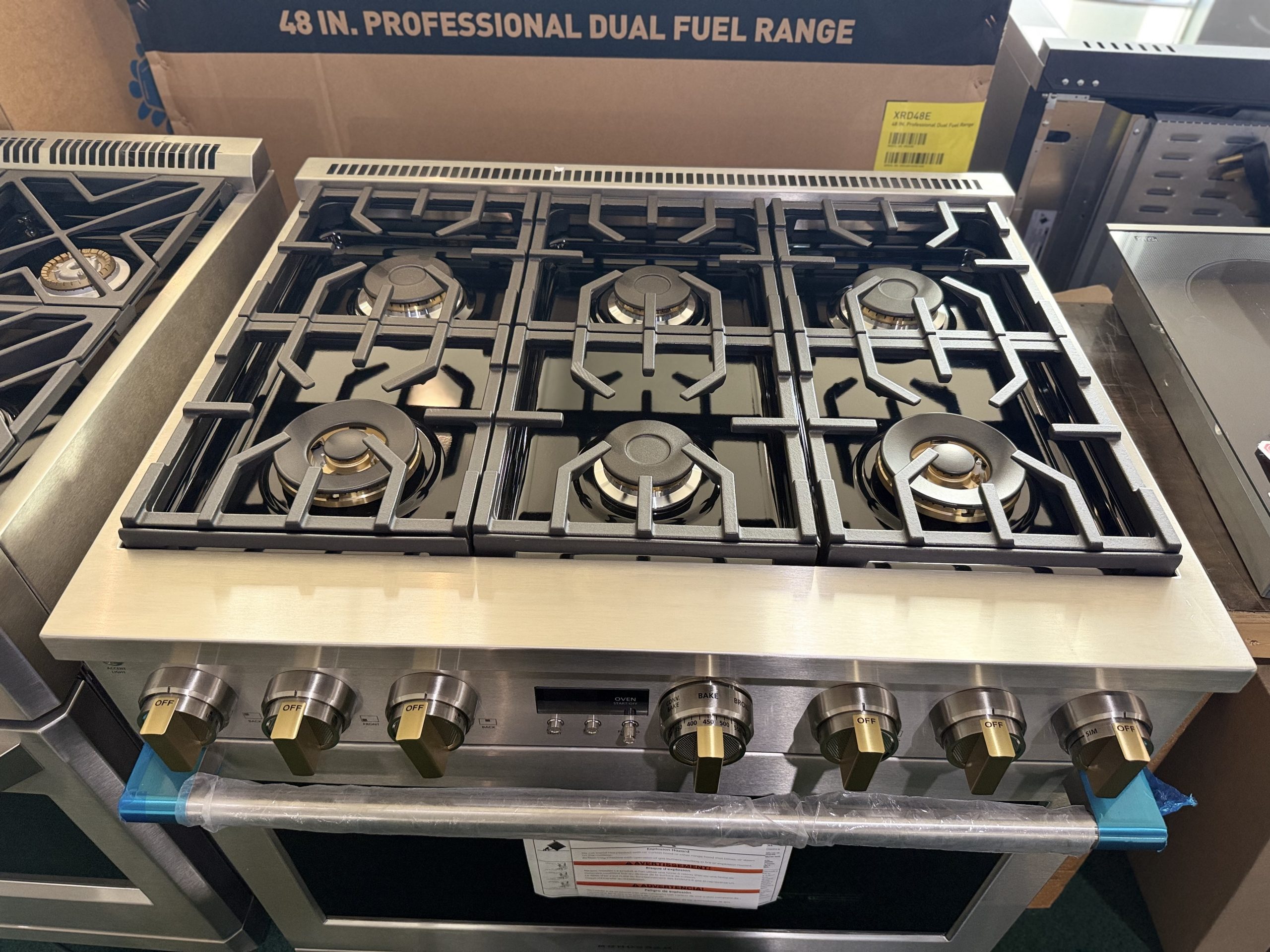 Monogram* 36" All Gas Professional Range with 6 Burners in Stainless Steel - Image 2