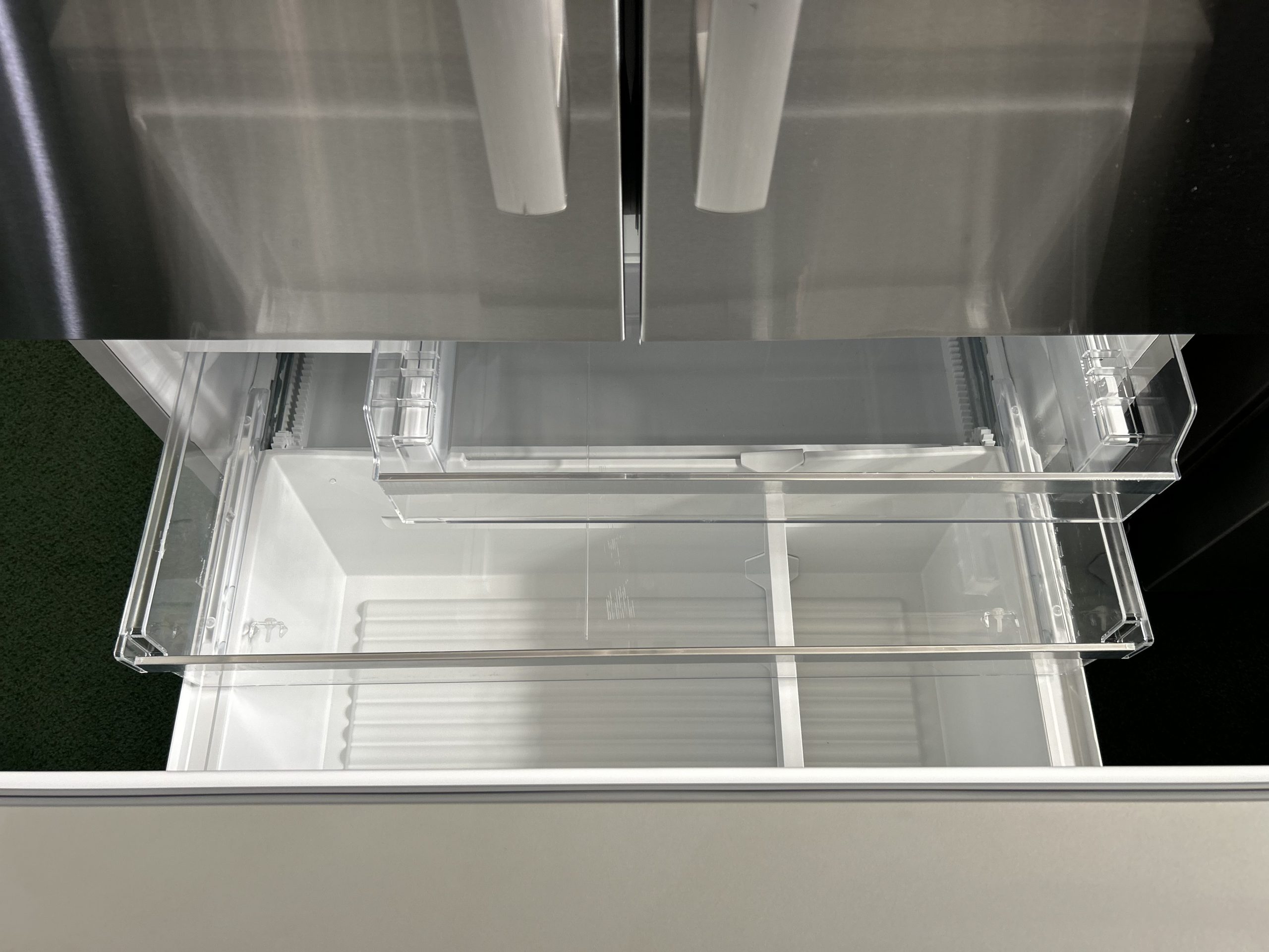 Bosch 800 Series 36 Inch Wide 20.8 Cu. Ft. Energy Star Certified French Door Refrigerator with MultiAirFlow and VitaFreshPro - Image 4