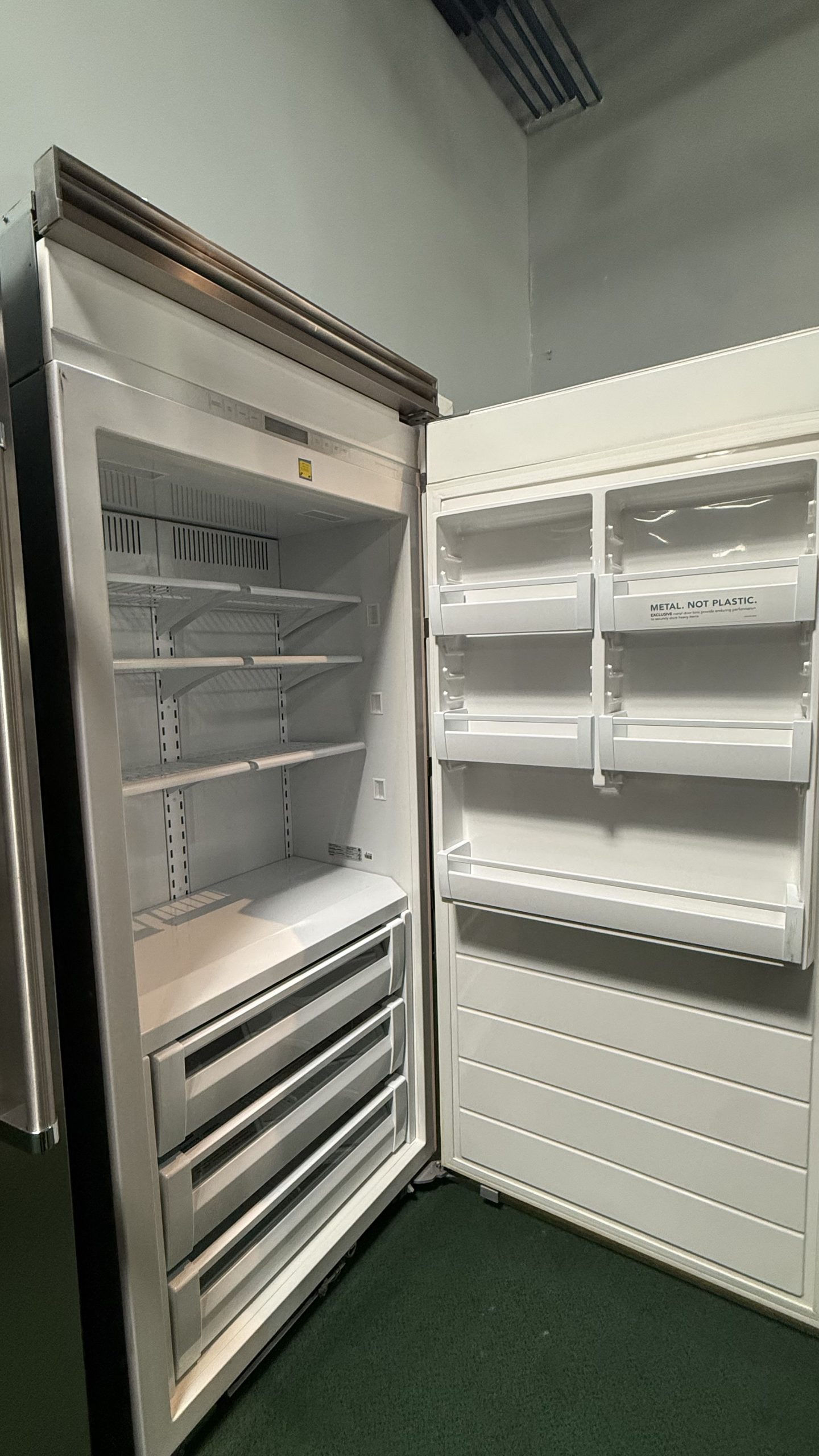 Viking 5 Series 36 Inch Freezer Column - Image 2