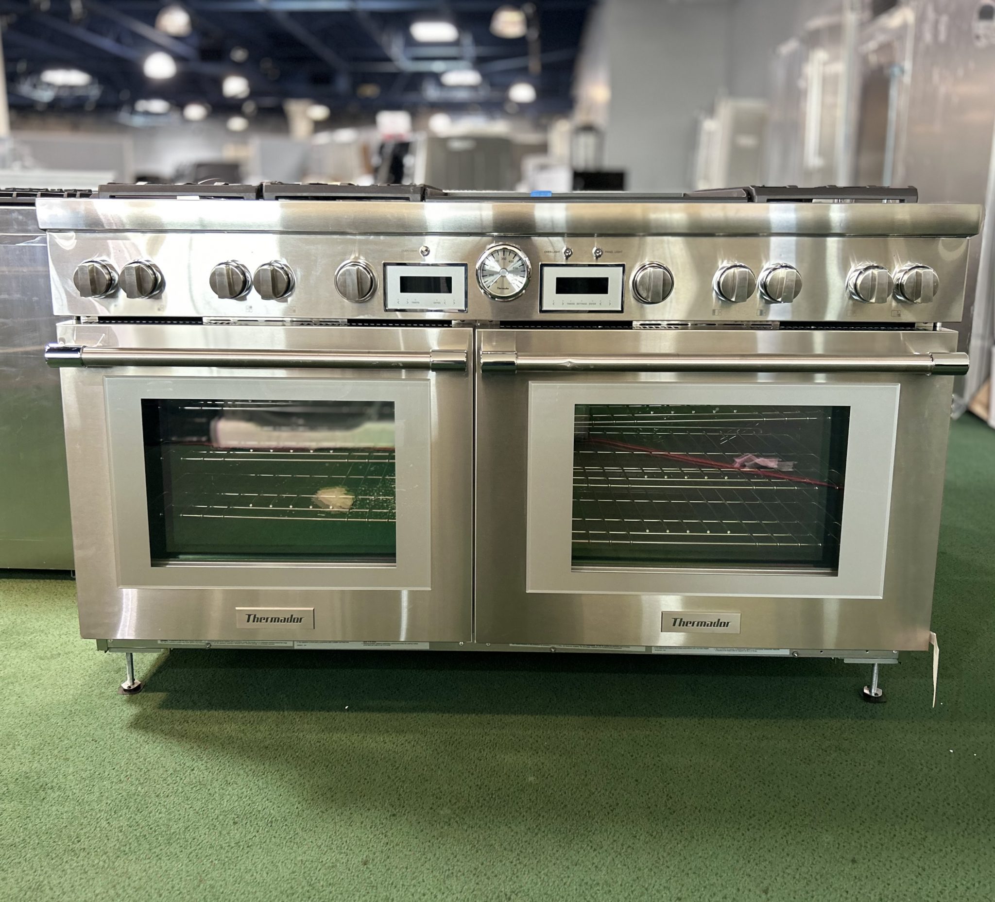 Thermador - Pro Grand 60'' 10.6 Cu. Ft. Freestanding Double Oven Dual Fuel LP Convection Range with Self-Cleaning - Stainless Steel