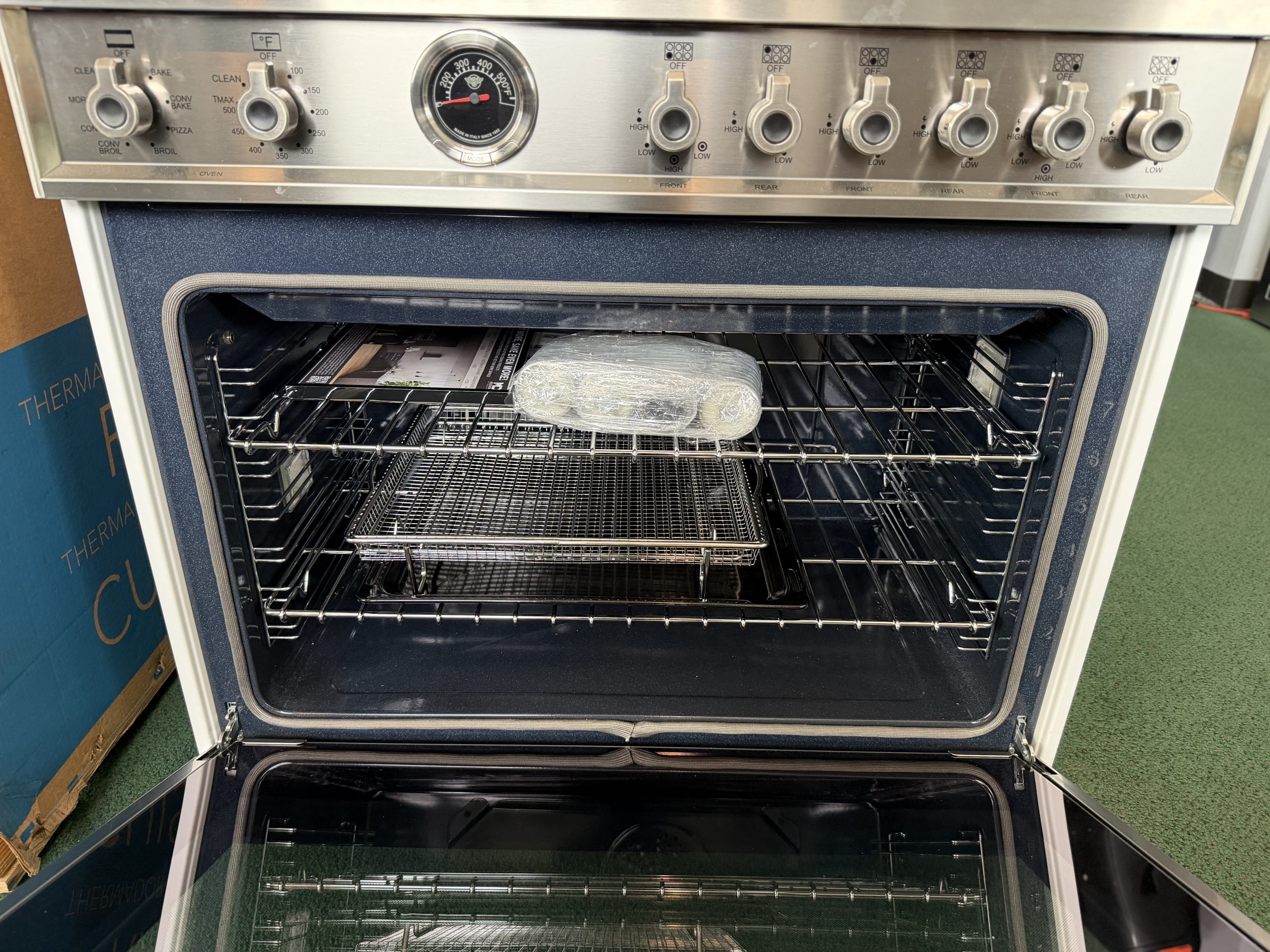 Bertazzoni - 36" Professional Series range - Gas oven - 6 brass burners White, Natural Gas. - Image 3