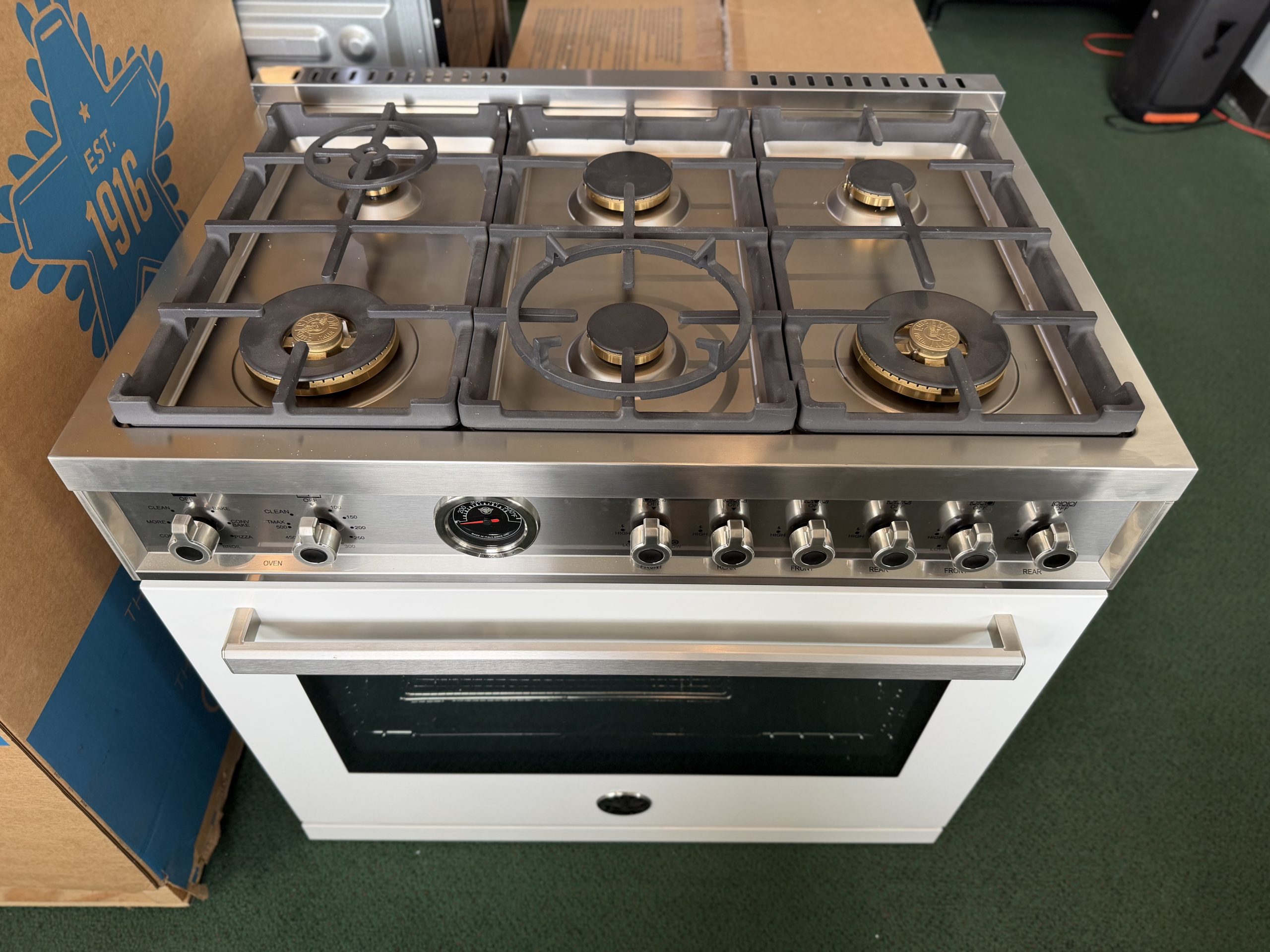Bertazzoni - 36" Professional Series range - Gas oven - 6 brass burners White, Natural Gas. - Image 2