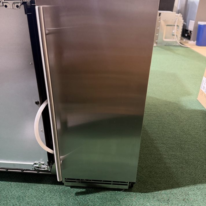 U-Line - 15" 25-Lb Freestanding Icemaker - Stainless Steel