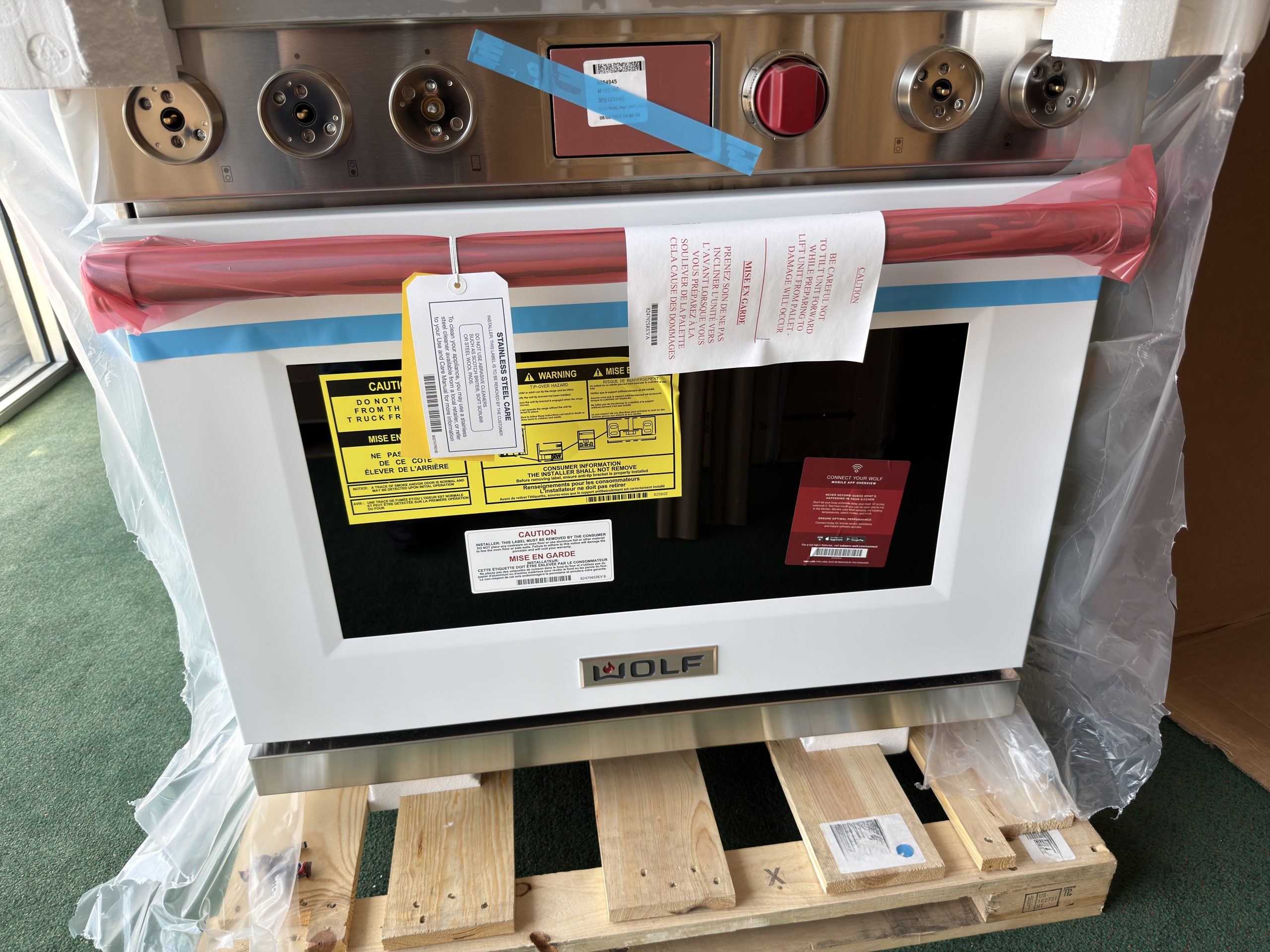 WOLF 36" Dual Fuel Range - 4 Burners and Infrared Griddle with White Door - Image 5