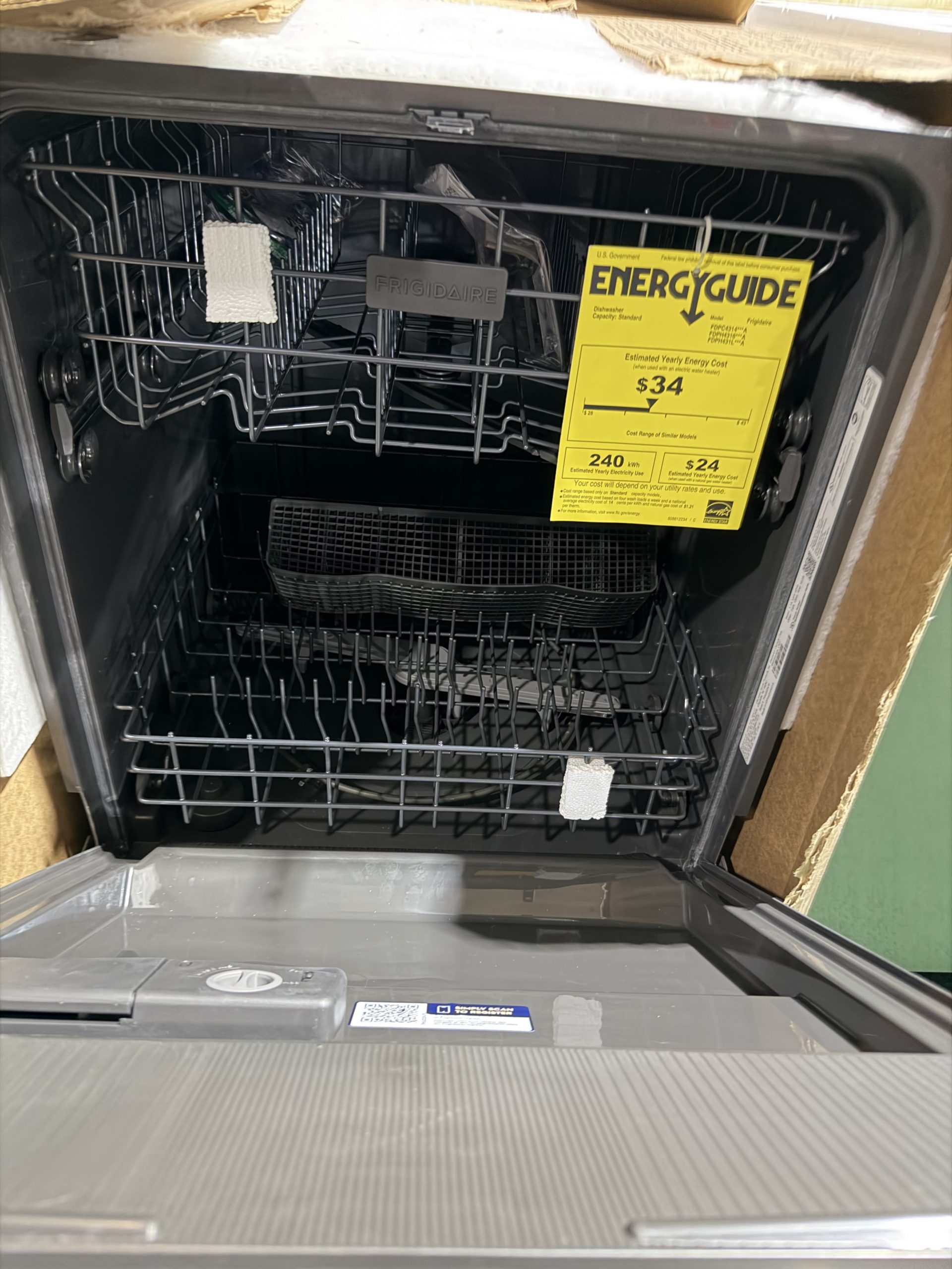 Frigidaire - 24" Top Control Built-In Plastic Tub Dishwasher with MaxDry, 52 dBA - Stainless Steel - Image 2