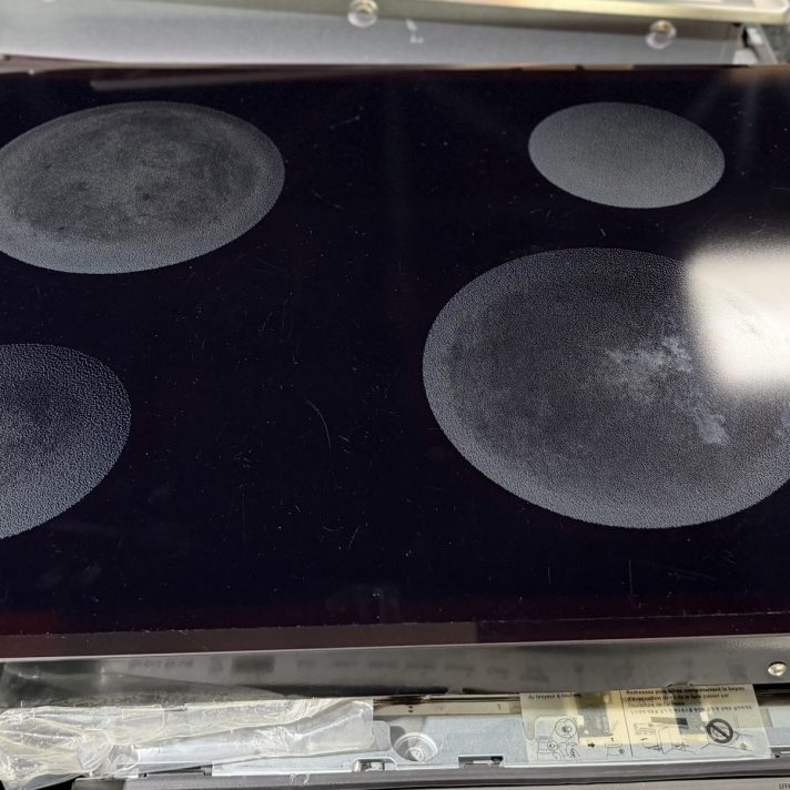 Frigidaire* 30'' Smoothtop Electric Cooktop Black (AS IS)