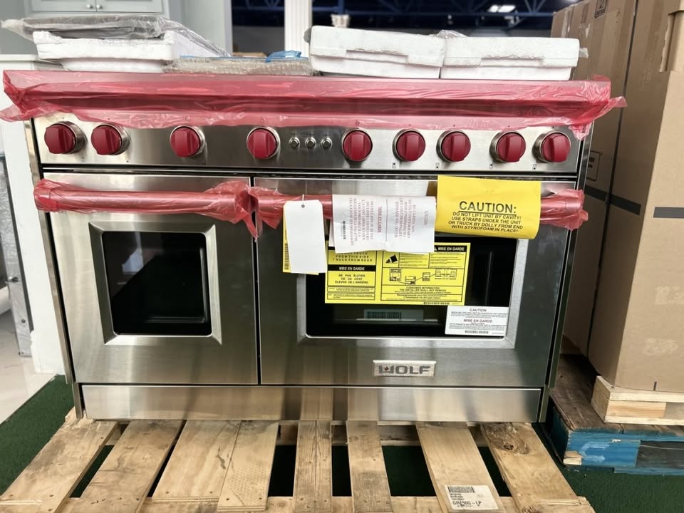 WOLF 48" Gas Range - 6 Burners and Infrared Griddle Natural Gas.