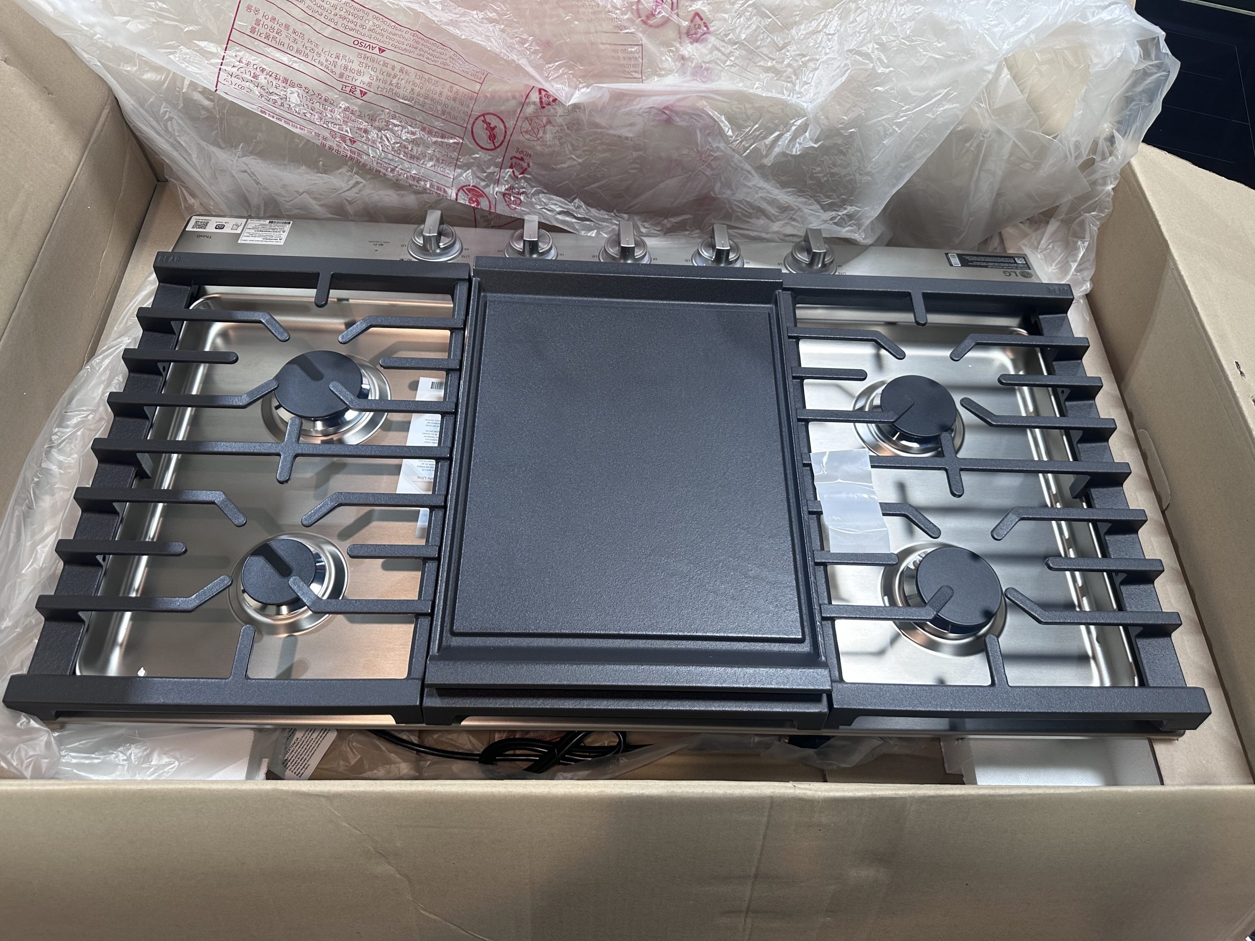 LG 36 Inch Gas Smart Cooktop with 5 Sealed Burners, 22K Ultraheat™ Dual Burner - Image 2