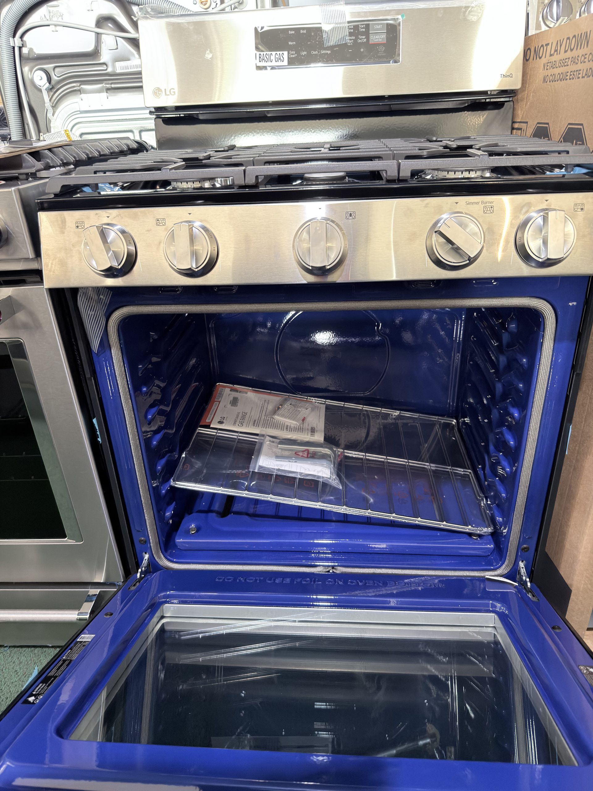 LG* 30-in 5 burners 5.8-cu ft Freestanding Natural Gas Range Stainless Steel - Image 3