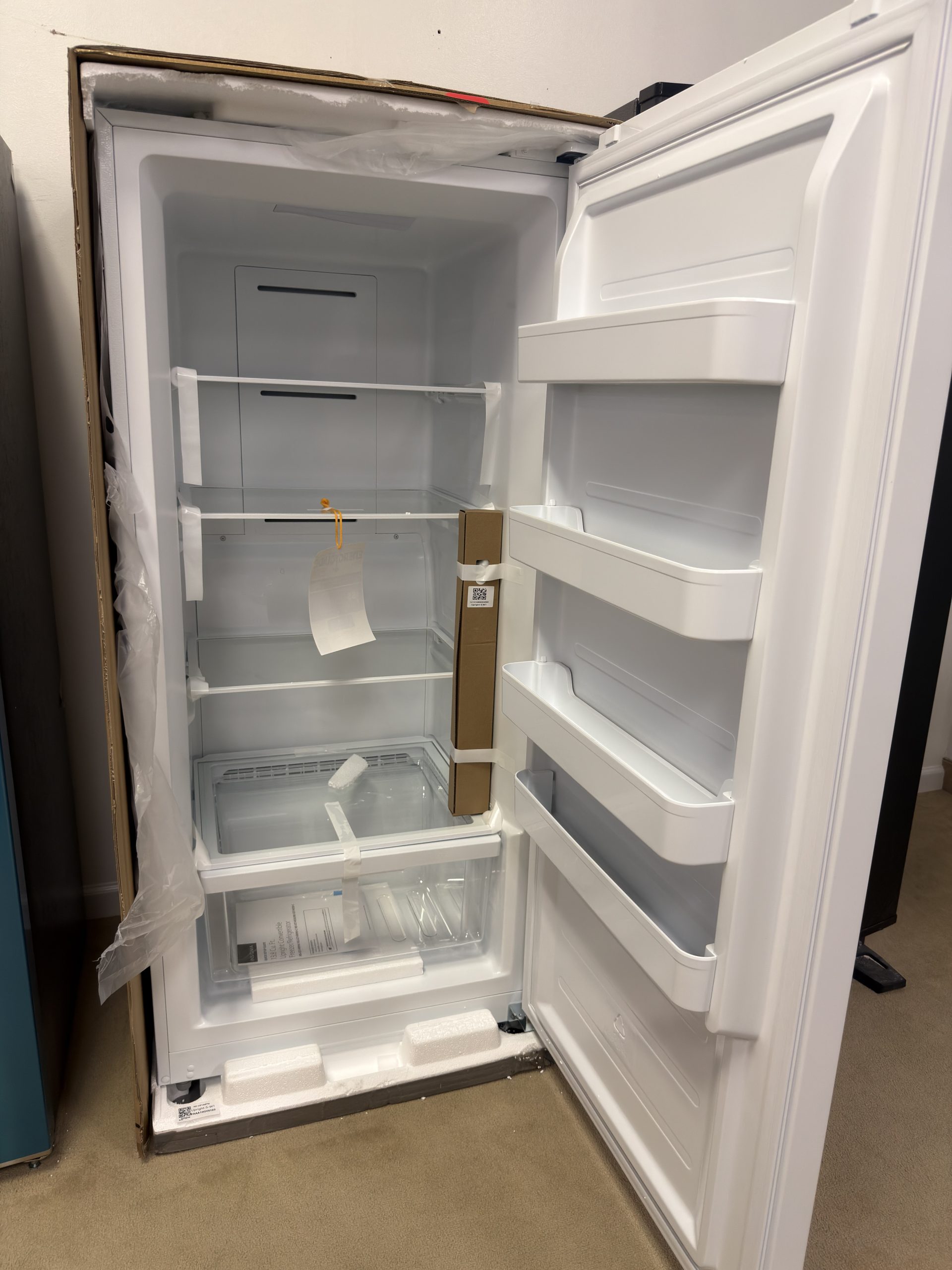 Insignia™* - 13.8 Cu. Ft. Garage Ready Convertible Upright Freezer with ENERGY STAR Certification - White - Image 3