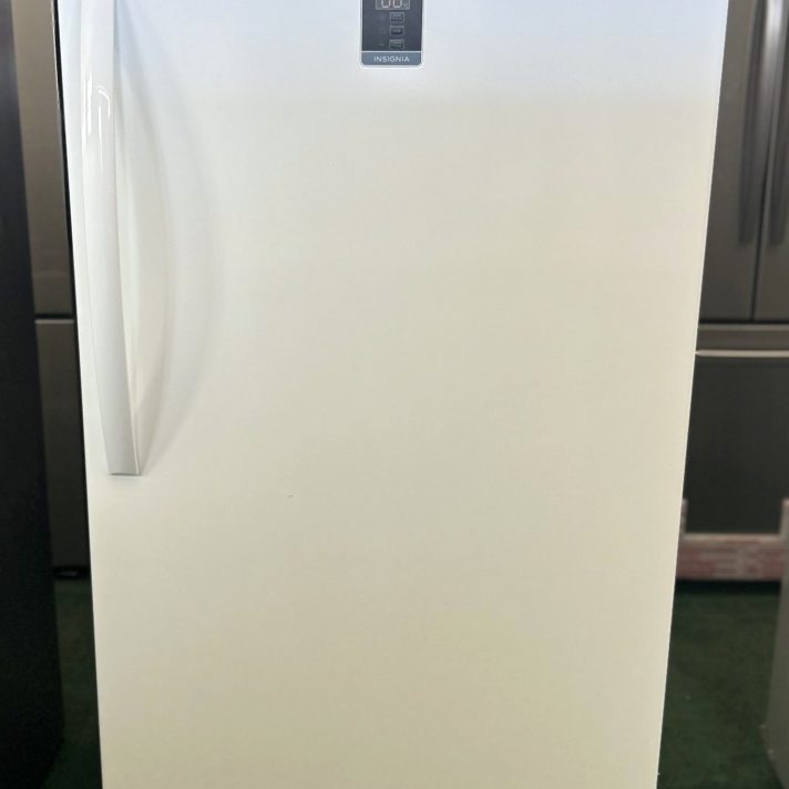 Insignia™ - 13.8 Cu. Ft. Garage Ready Convertible Upright Freezer with ENERGY STAR Certification - White