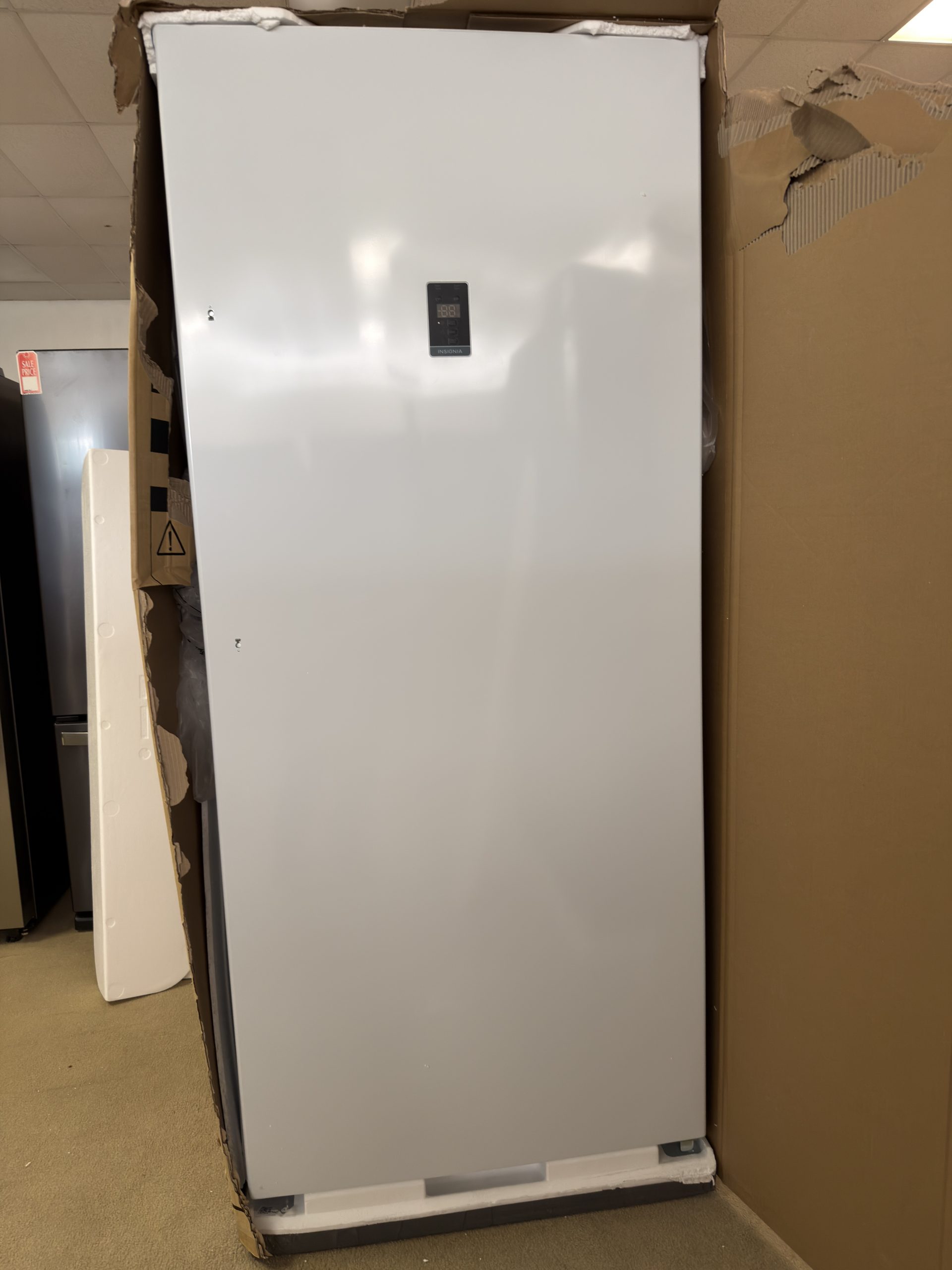 Insignia™ - 21 Cu. Ft. Garage Ready Convertible Upright Freezer with ENERGY STAR Certification - White