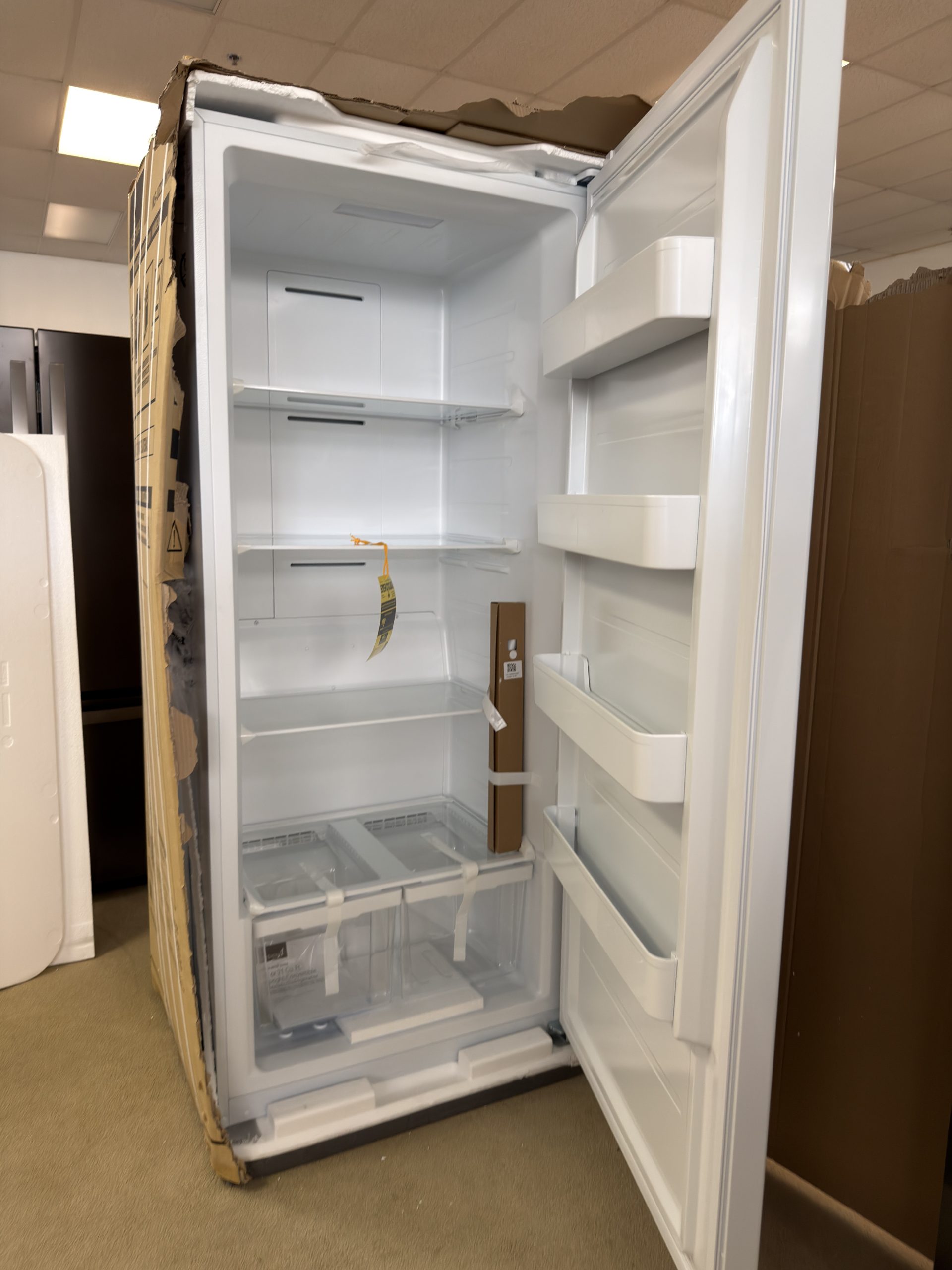 Insignia™ - 21 Cu. Ft. Garage Ready Convertible Upright Freezer with ENERGY STAR Certification - White - Image 2
