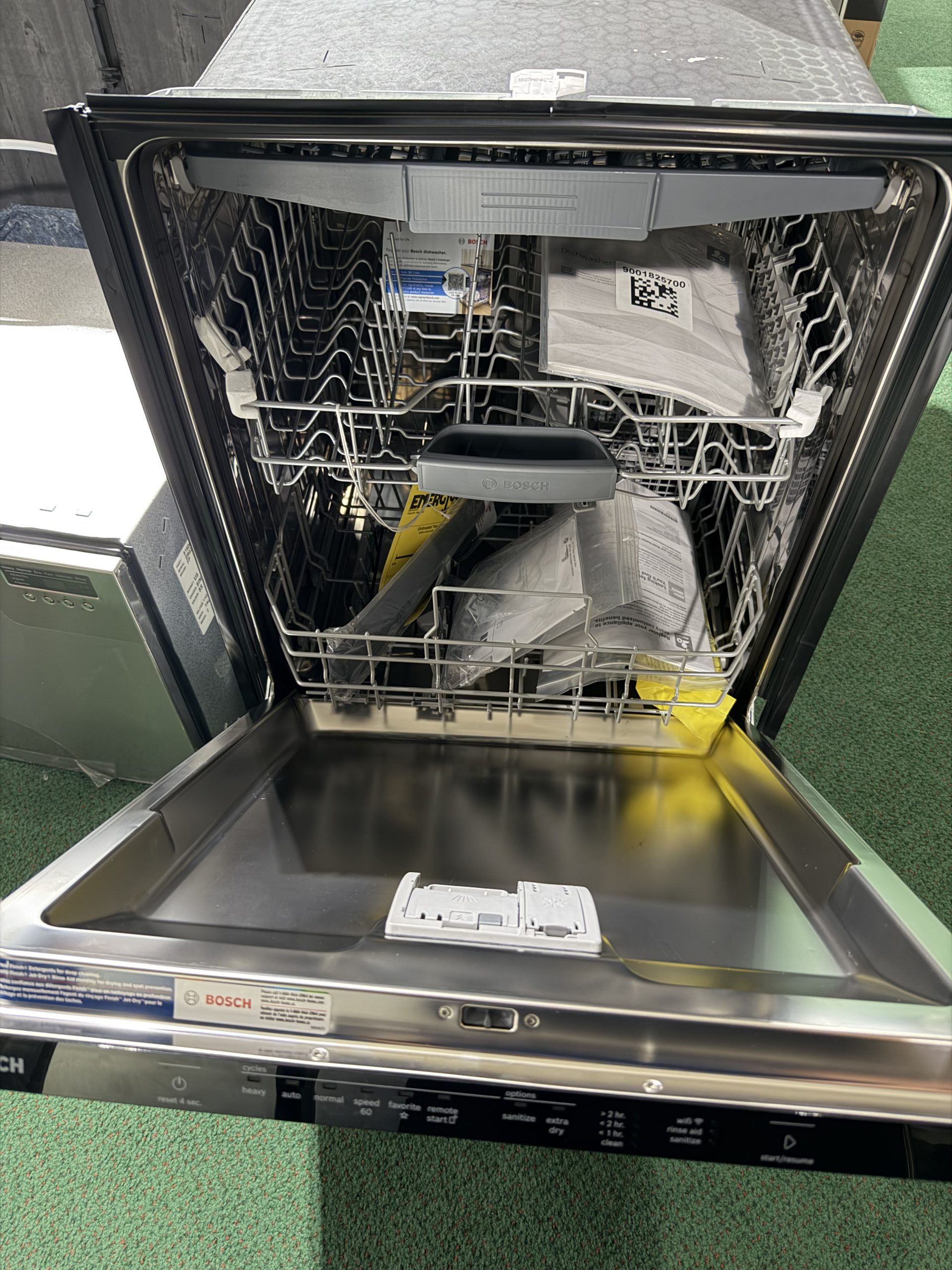 Bosch - 300 Series 24" Top Control Smart Built-In Stainless Steel Tub Dishwasher with 3rd Rack and RackMatic, 46 dBA - Custom Panel Ready - Image 2