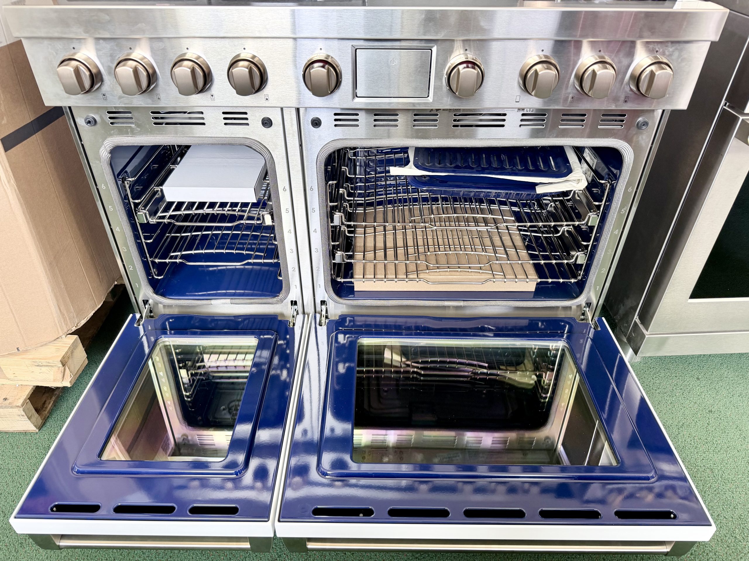 WOLF* 48" Dual Fuel Range - 6 Burners and Infrared Griddle White - Natural Gas. - Image 3
