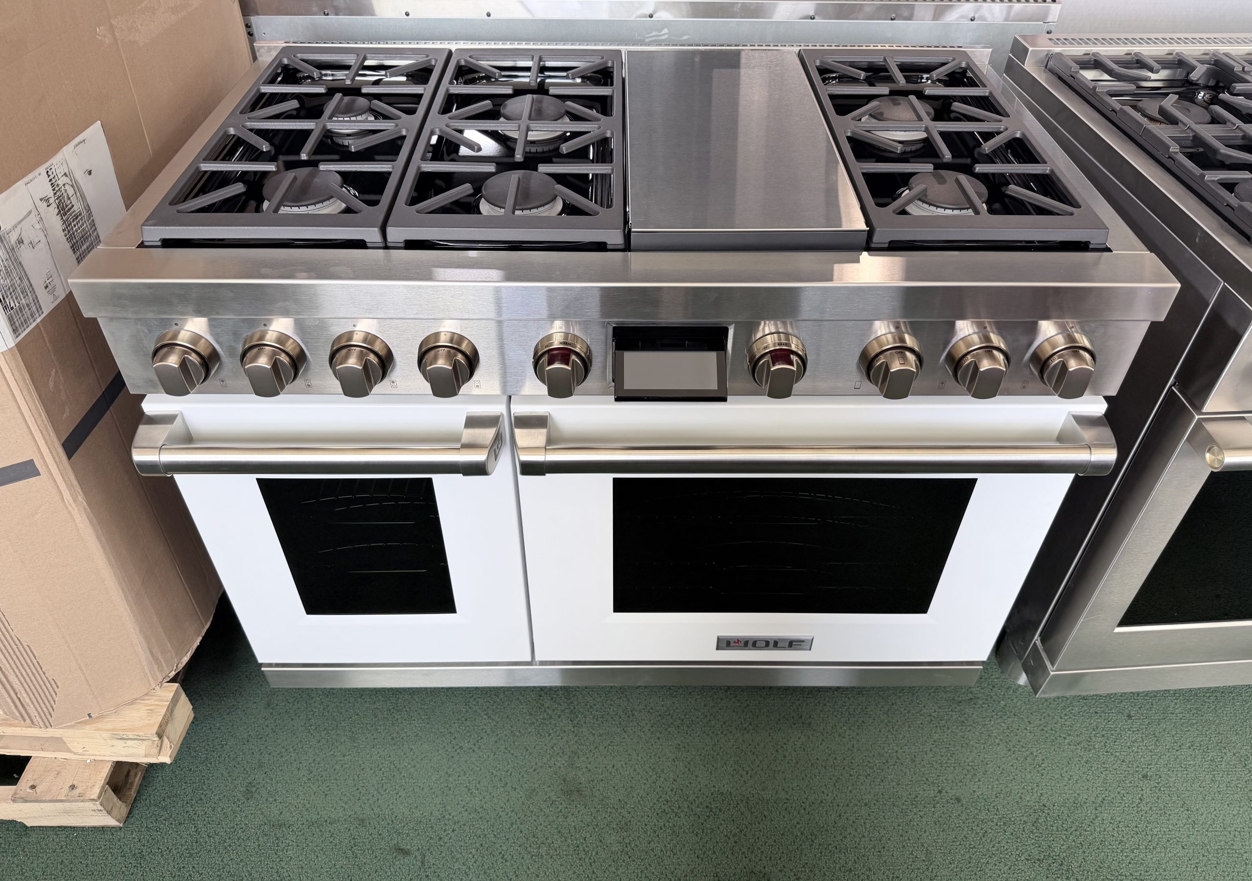 WOLF* 48" Dual Fuel Range - 6 Burners and Infrared Griddle White - Natural Gas. - Image 2