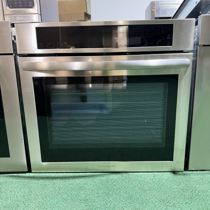 Frigidaire* 30 inch Single Electric Wall Oven with Air Fry Single-fan and Self + Steam Cleaning ( Stainless Steel )