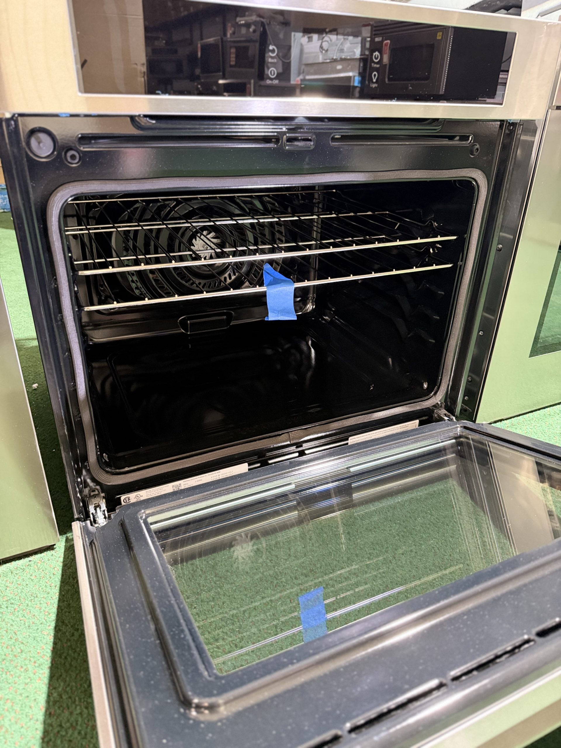 Frigidaire* 30 inch Single Electric Wall Oven with Air Fry Single-fan and Self + Steam Cleaning ( Stainless Steel ) - Image 2