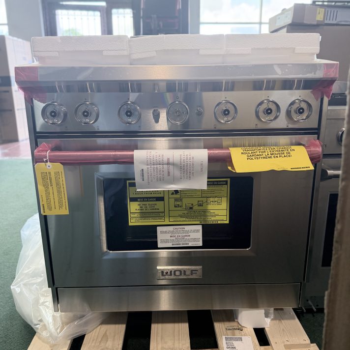 Wolf* 36" Gas Range - 6 Burners Stainless steel Natural Gas
