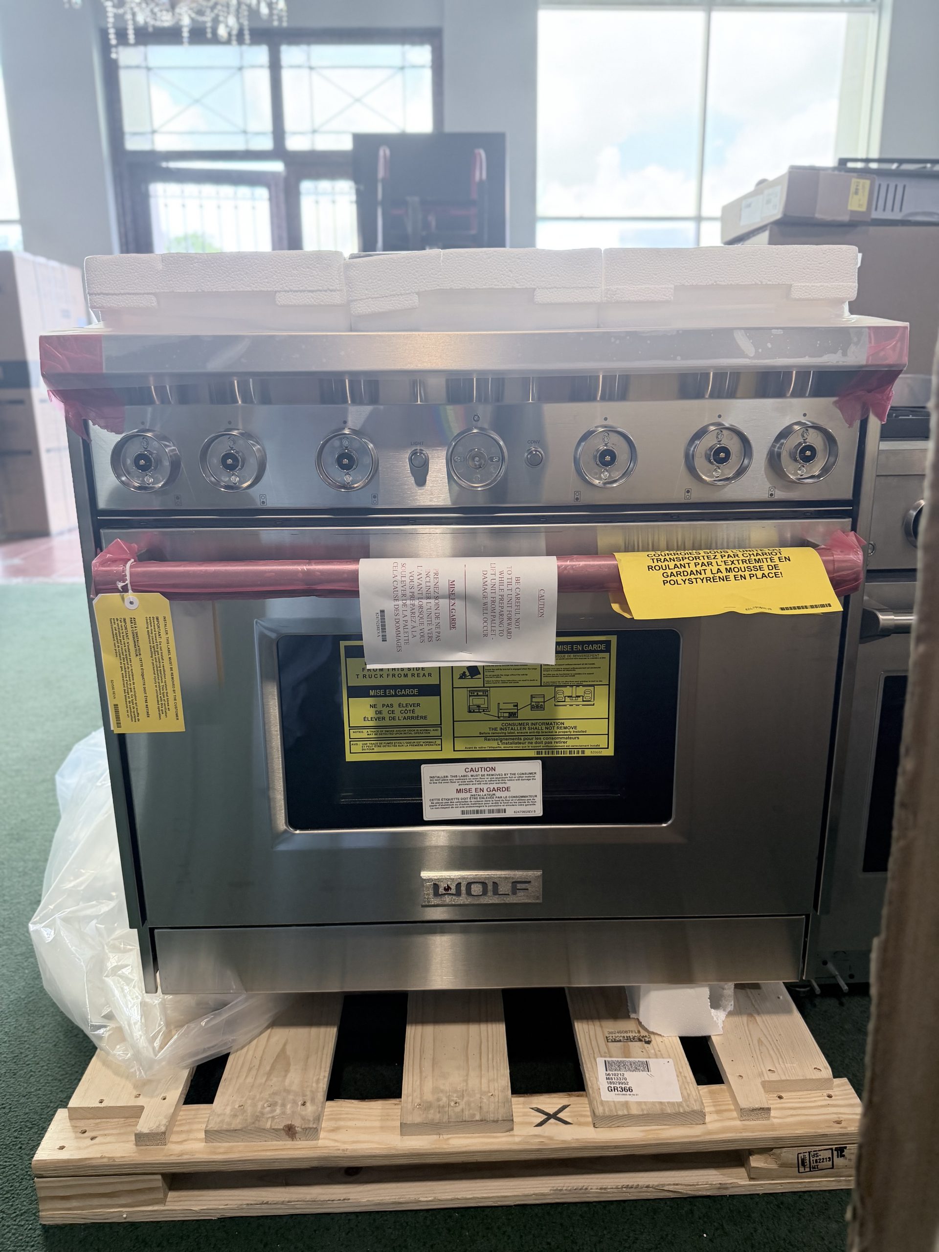 Wolf* 36" Gas Range - 6 Burners Stainless steel Natural Gas