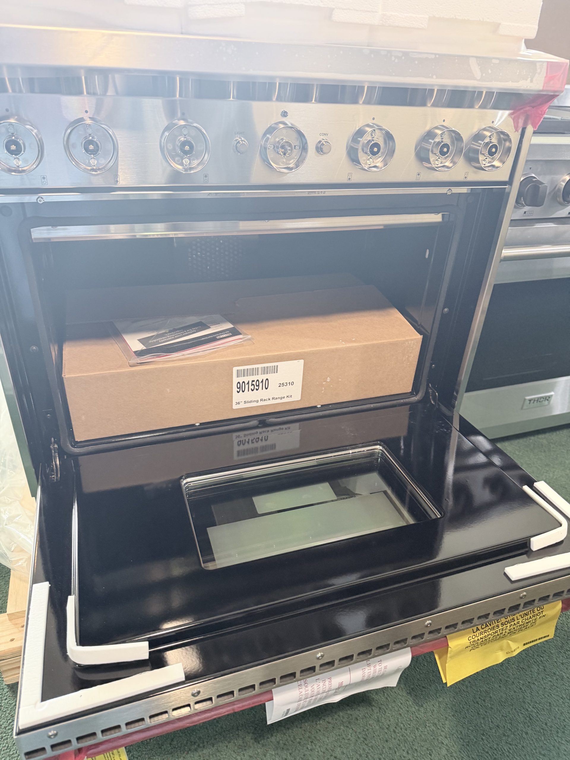Wolf* 36" Gas Range - 6 Burners Stainless steel Natural Gas - Image 3