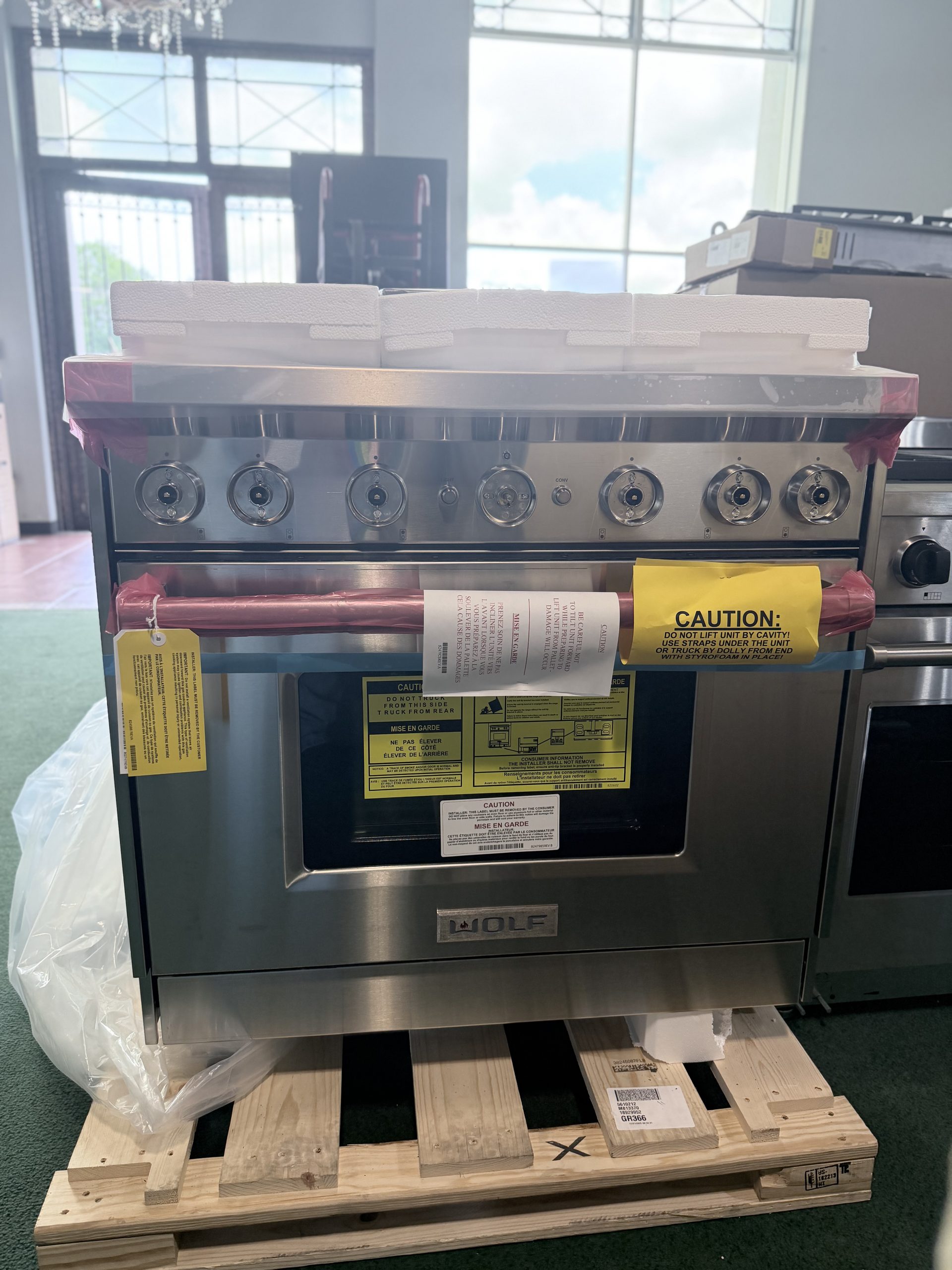 Wolf* 36" Gas Range - 6 Burners Stainless steel Natural Gas - Image 2