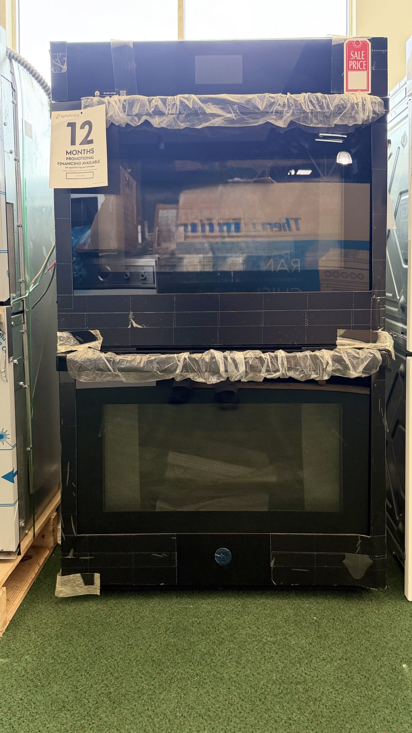 GE* 30" Smart Built-In Self-Clean Convection Double Wall Oven- Black.