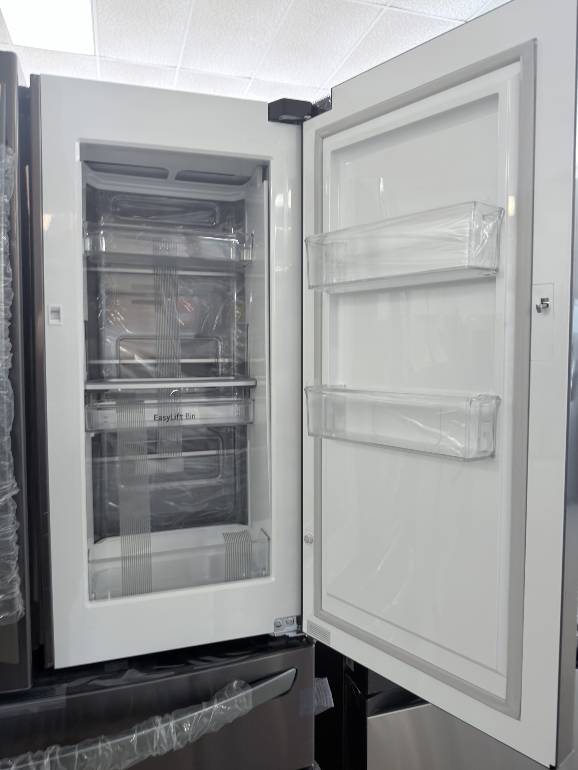 LG* 30 cu. ft. 4-Door French Door Refrigerator, Door-In-Door, Full-Convert Drawer, Craft Ice in PrintProof Black Stainless - Image 3