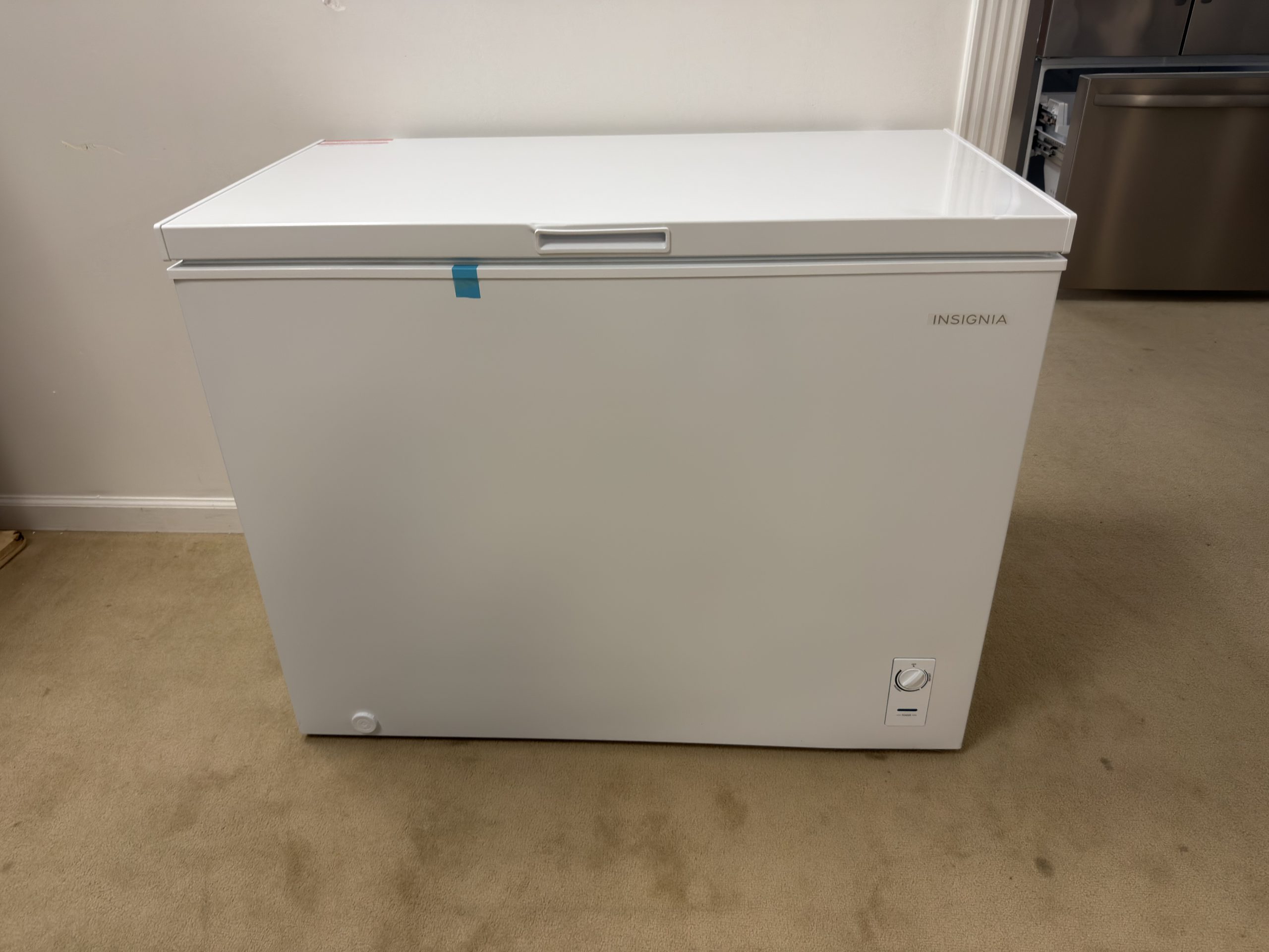 Insignia™* - 10.4 Cu. Ft. Garage-Ready Chest Freezer - White