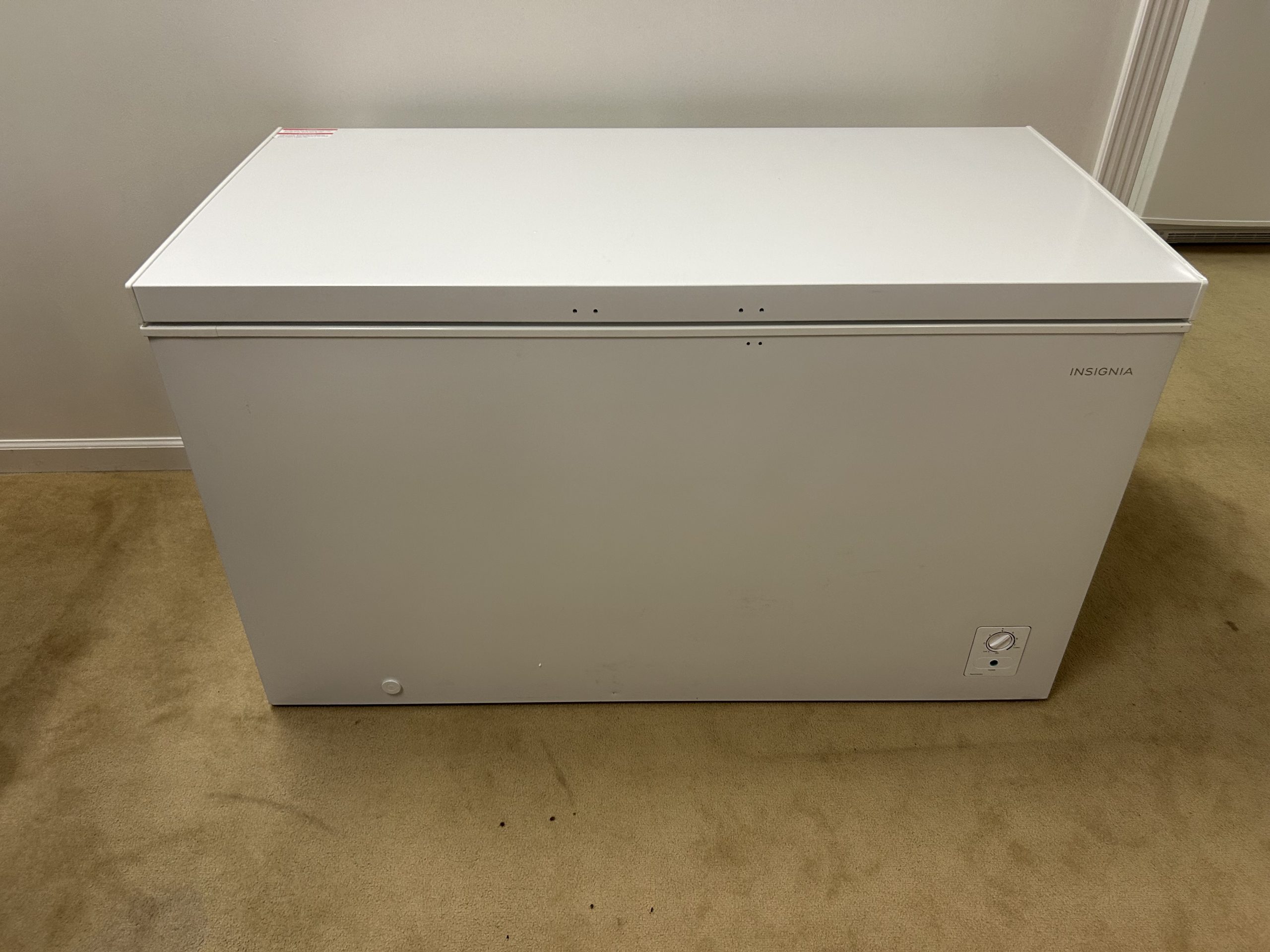 Insignia* 14.0 Cu. Ft. Garage-Ready Chest Freezer - White