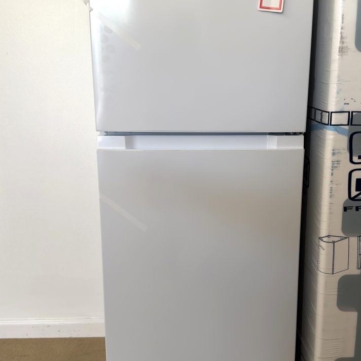 Insignia* 22 in. Wide 10.1 Cu. Ft. Top-Freezer Refrigerator with Reversible Door and ENERGY STAR Certification - White
