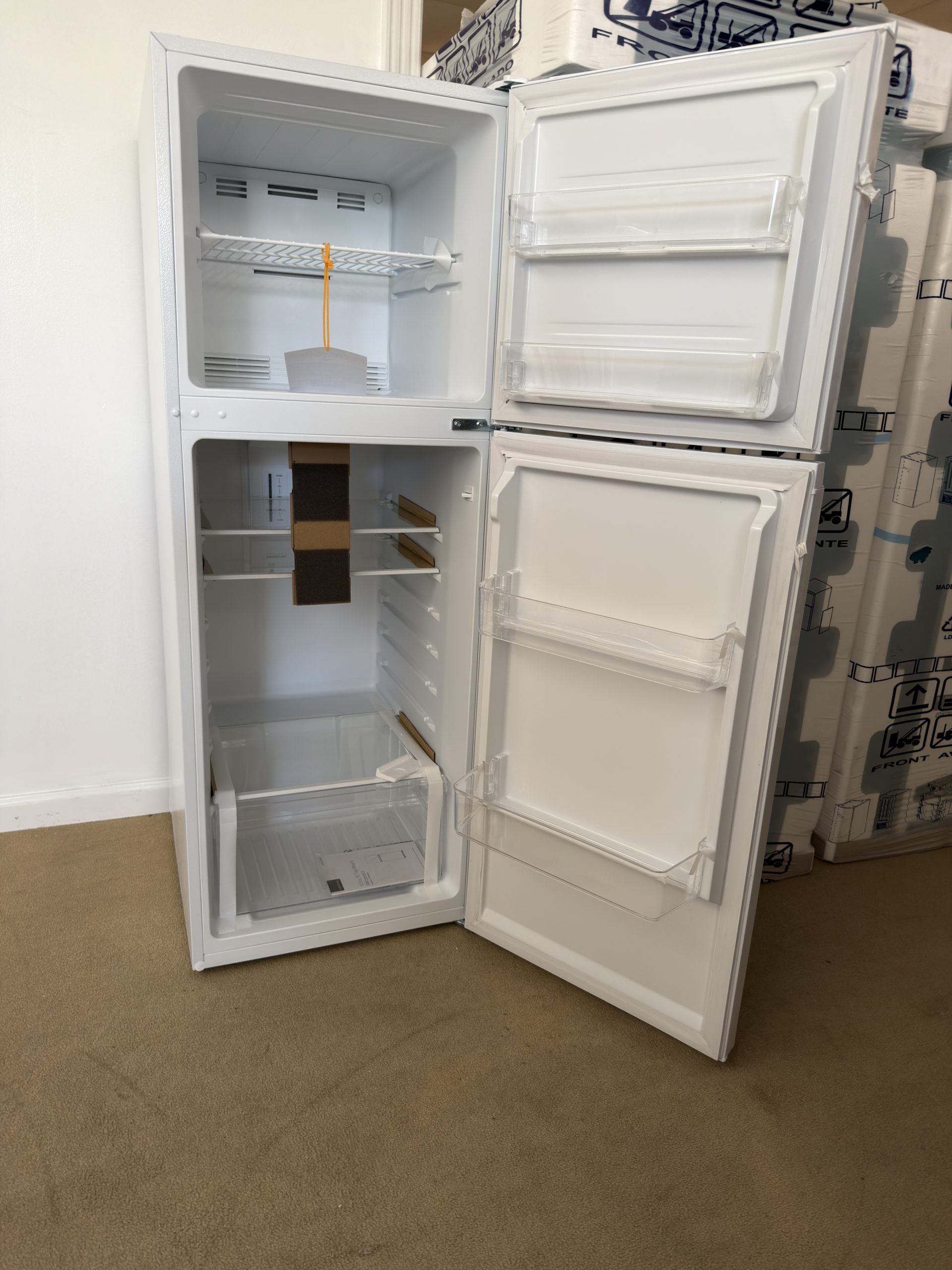 Insignia* 22 in. Wide 10.1 Cu. Ft. Top-Freezer Refrigerator with Reversible Door and ENERGY STAR Certification - White - Image 2