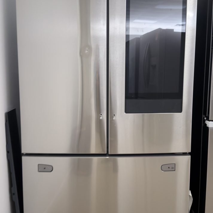 Samsung* 28 cu. ft. 3-Door French Door Refrigerator with Family Hub - Stainless Steel