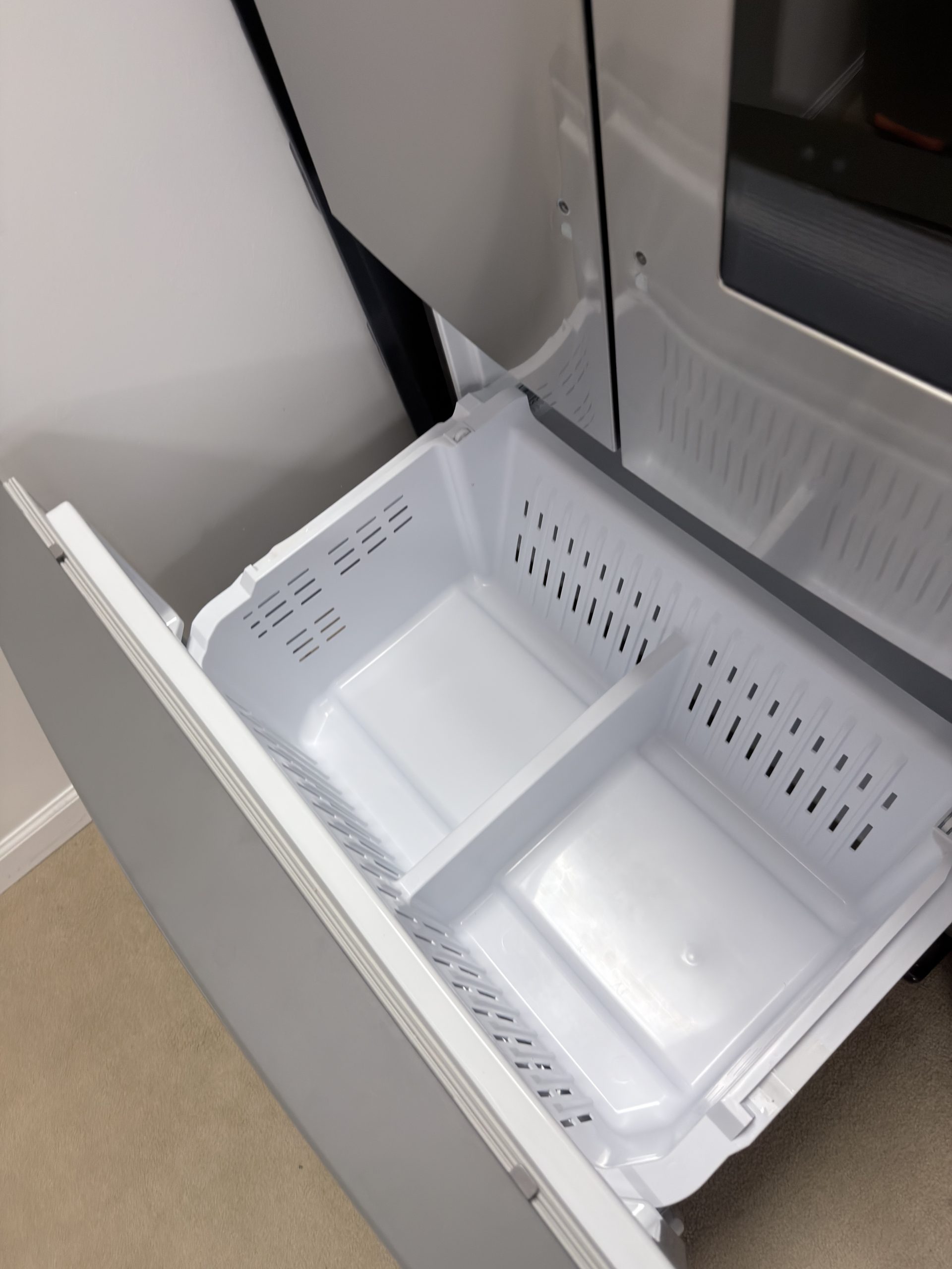 Samsung* 28 cu. ft. 3-Door French Door Refrigerator with Family Hub - Stainless Steel - Image 3