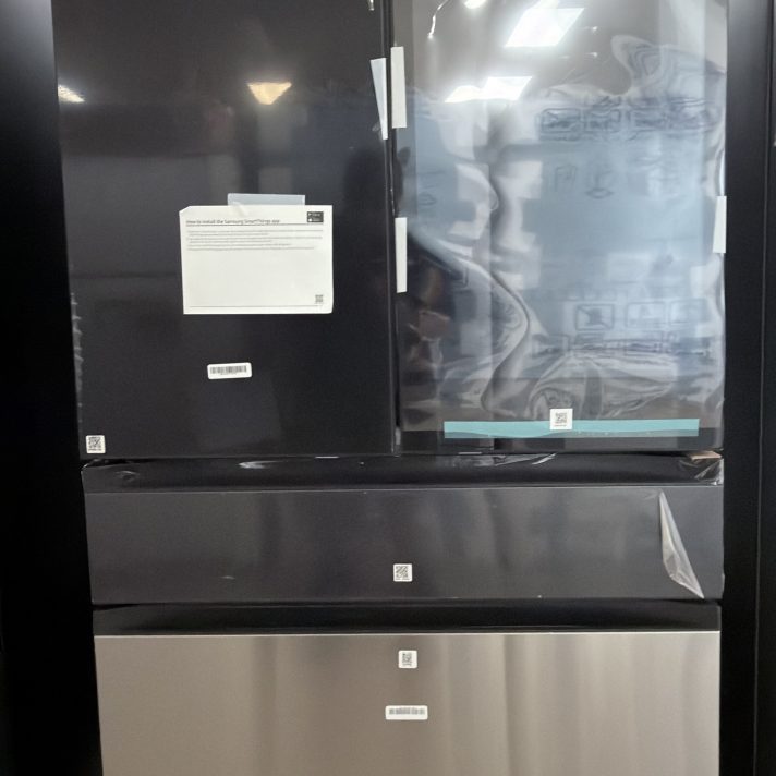 Samsung* Bespoke 36in. 29 cu.ft. Standard Depth Charcoal Glass/Stainless Steel 4-Door French Door Refrigerator w/AI Family Hubplus