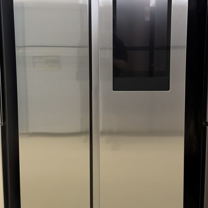 Samsung* 27.3 cu. ft. Side-by-Side Refrigerator with Family Hub - Stainless Steel