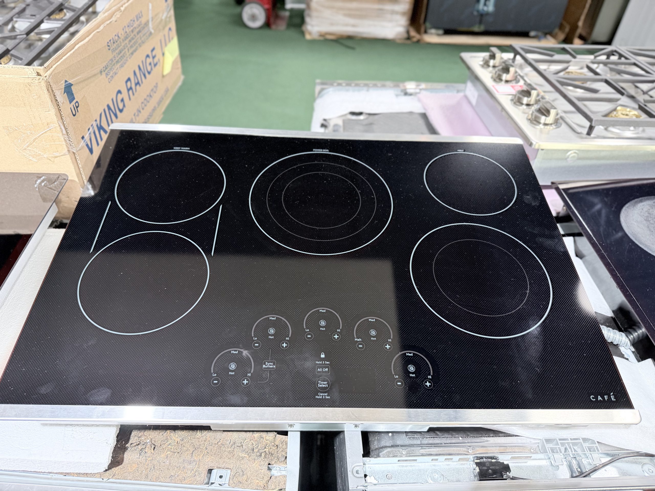 CAFÉ* 36" Touch-Control Electric Cooktop