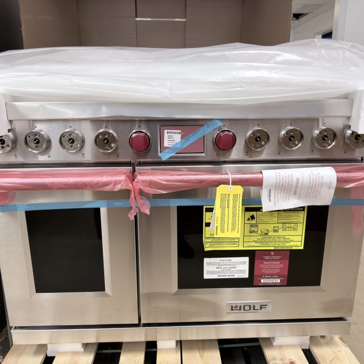 Wolf* M Series 48" Dual Fuel Range 8 Burners Stainless Steel - Natural Gas.