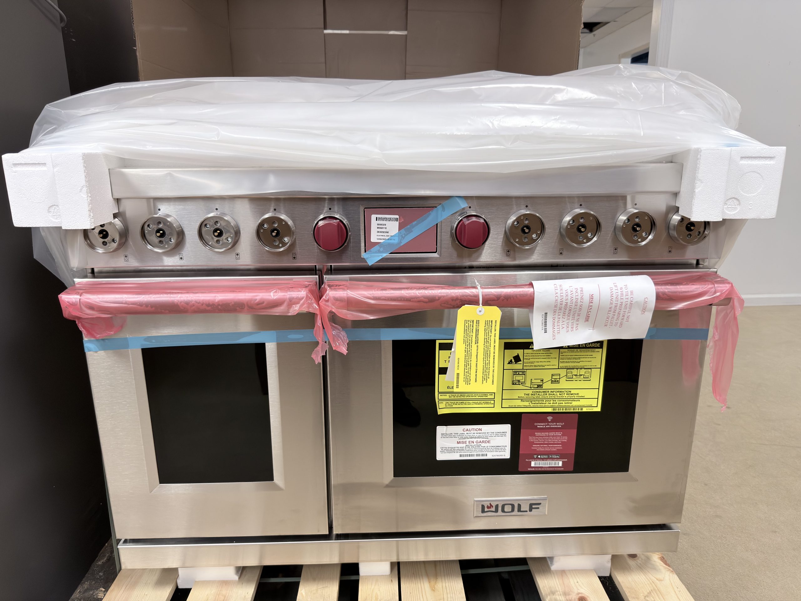 Wolf* M Series 48" Dual Fuel Range 8 Burners Stainless Steel - Natural Gas.