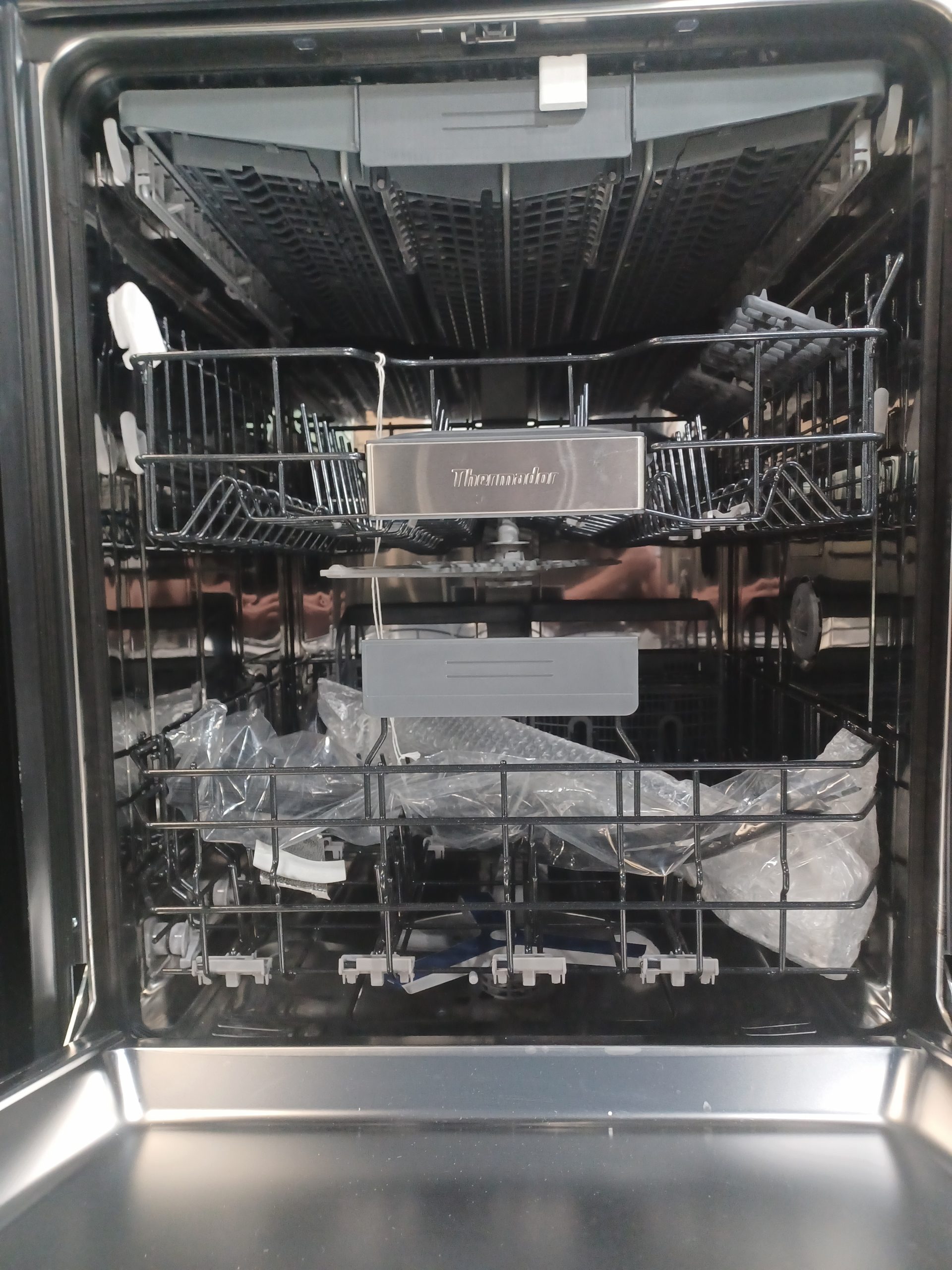 Thermador* Sapphire 24 Inch Wide 16 Place Setting Built-In Panel Ready Top Control Dishwasher with Star Dry - Image 2