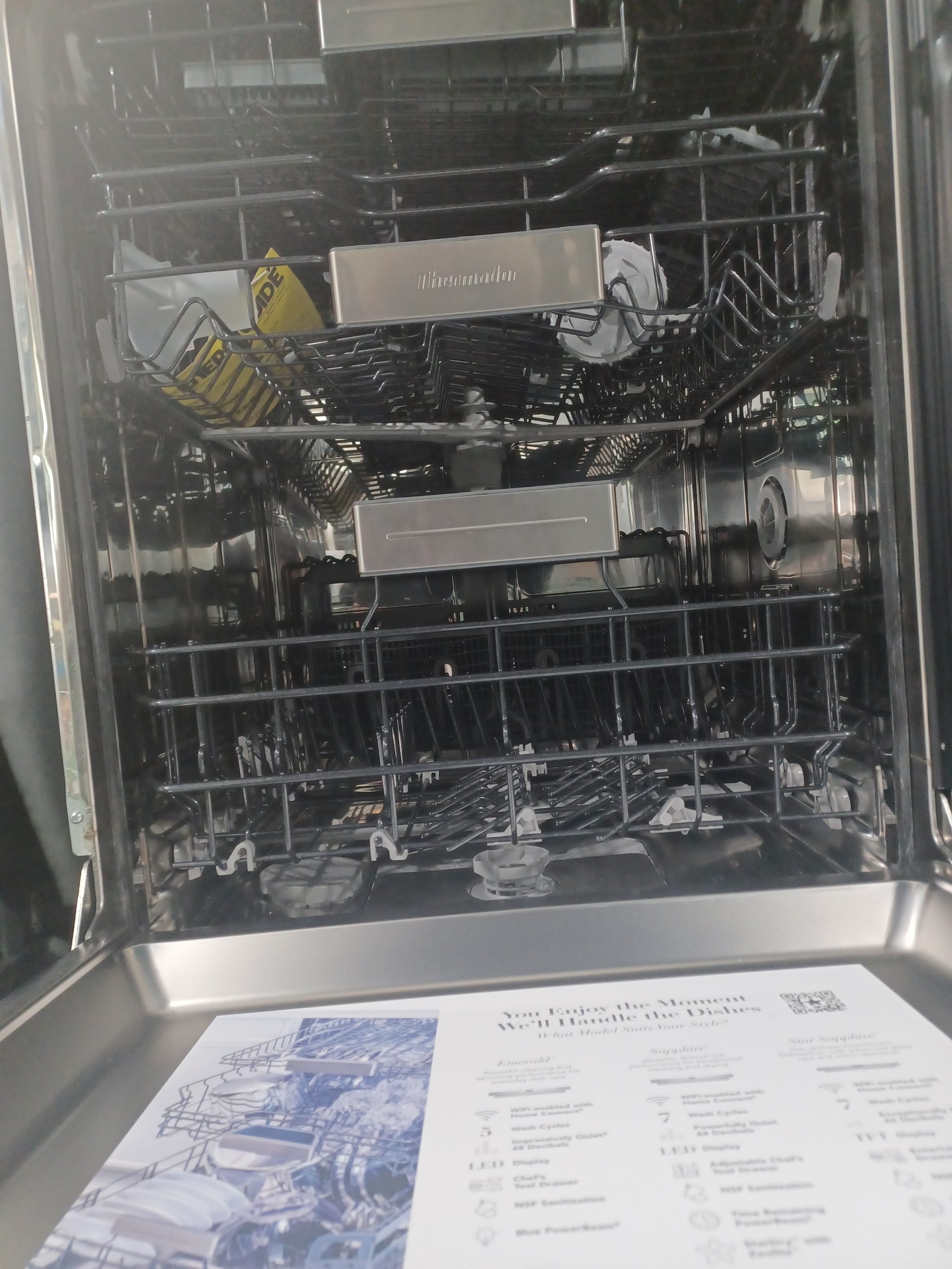Thermador* Star Sapphire® Dishwasher 24'' Professional, Stainless Steel - Image 2
