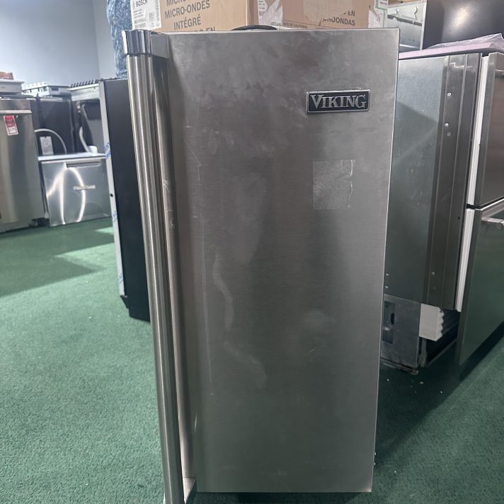 Viking Professional 5 Series FPNI515 15 Inch Panel Ready Ice Maker