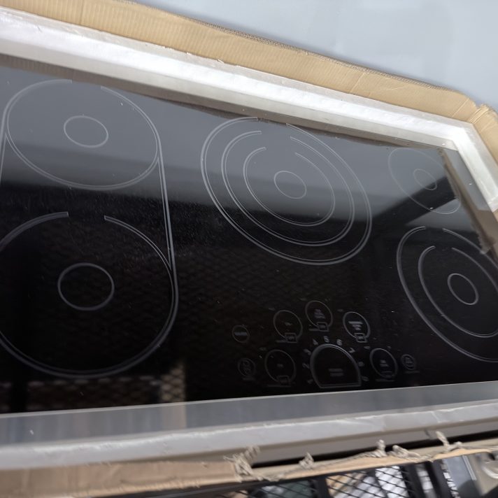 LG* STUDIO 36-in 6 burners Smooth surface Black Electric Cooktop with Bridge Element