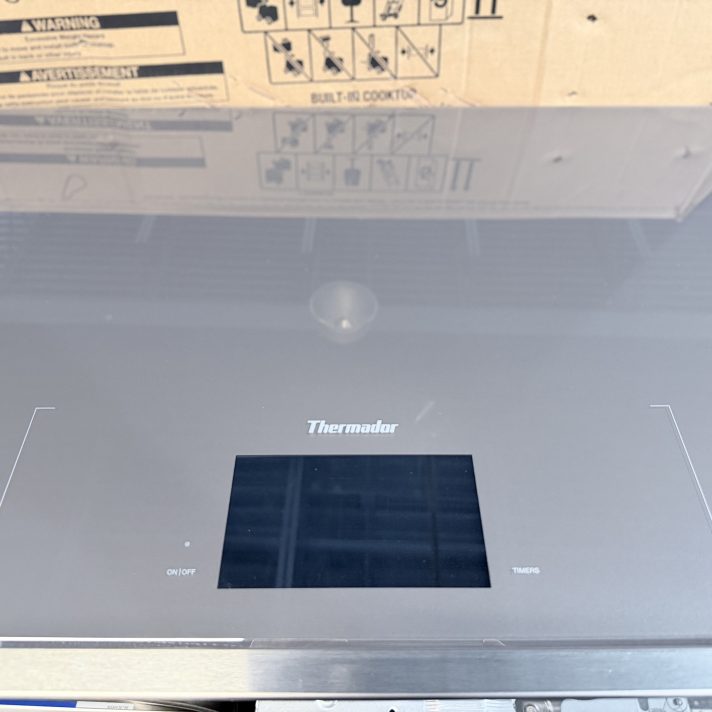 Thermador* Freedom 36" Dark Gray Induction Glass Ceramic Surface