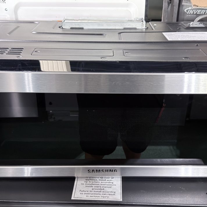 Samsung* 1.1 cu. ft. Smart SLIM Over-the-Range Microwave with 550 CFM Hood Ventilation - Stainless Steel