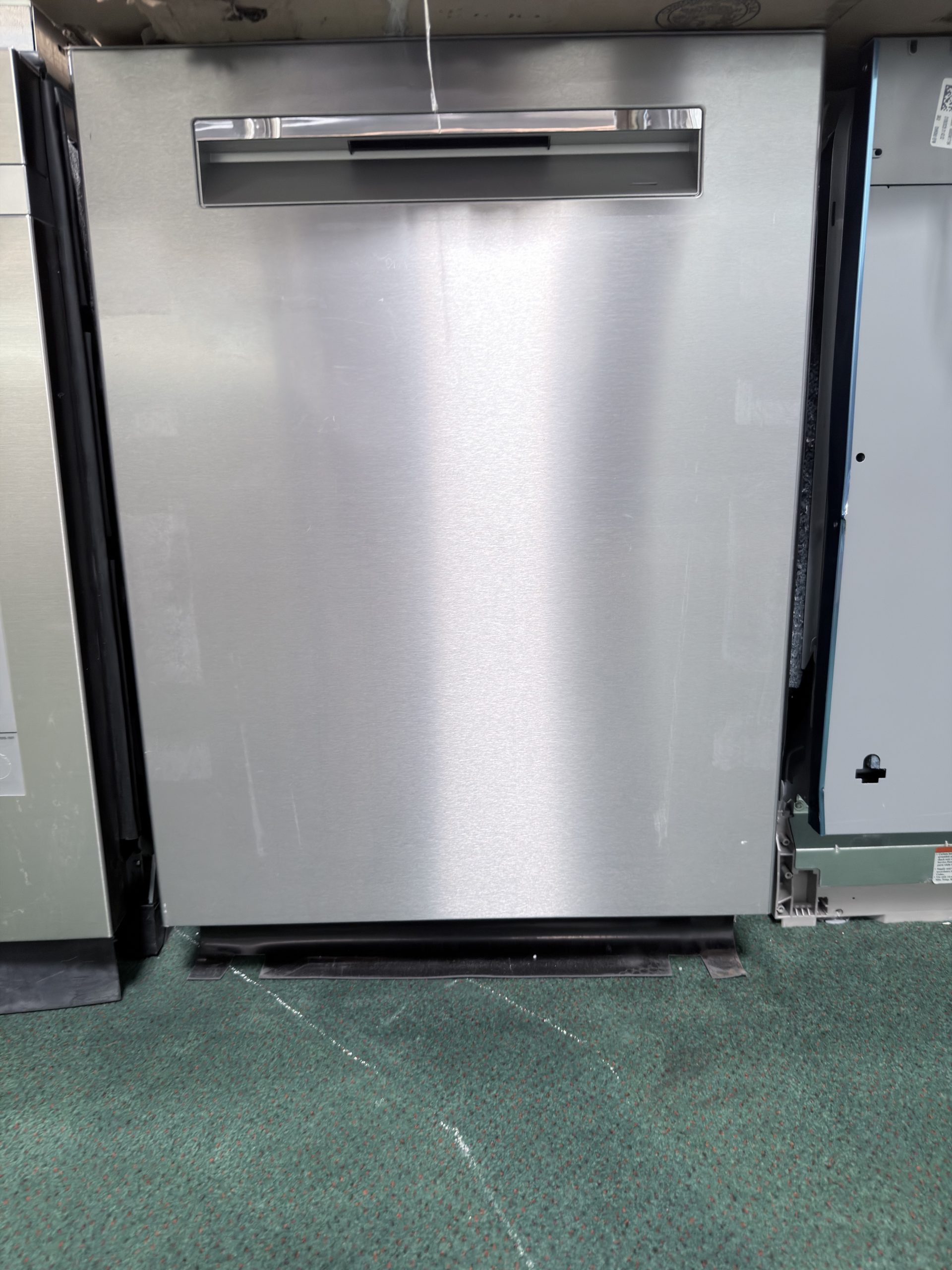 Bosch* 800 Series 24 " Top Control Smart Built-In Stainless Steel Tub Dishwasher with 3rd Rack and CrystalDry, 42 dBA - Stainless Steel