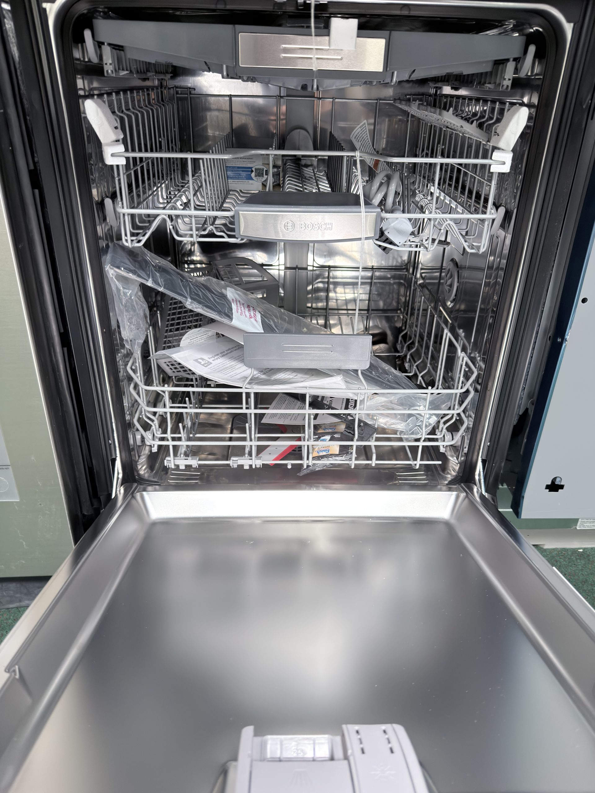 Bosch* 800 Series 24 " Top Control Smart Built-In Stainless Steel Tub Dishwasher with 3rd Rack and CrystalDry, 42 dBA - Stainless Steel - Image 2