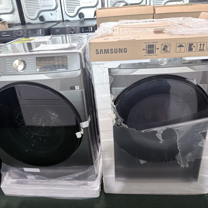 Samsung* 4.5 Cu. Ft. Front Load Washer and 7.5 Cu. Ft. Gas Dryer Laundry Pair in Platinum
